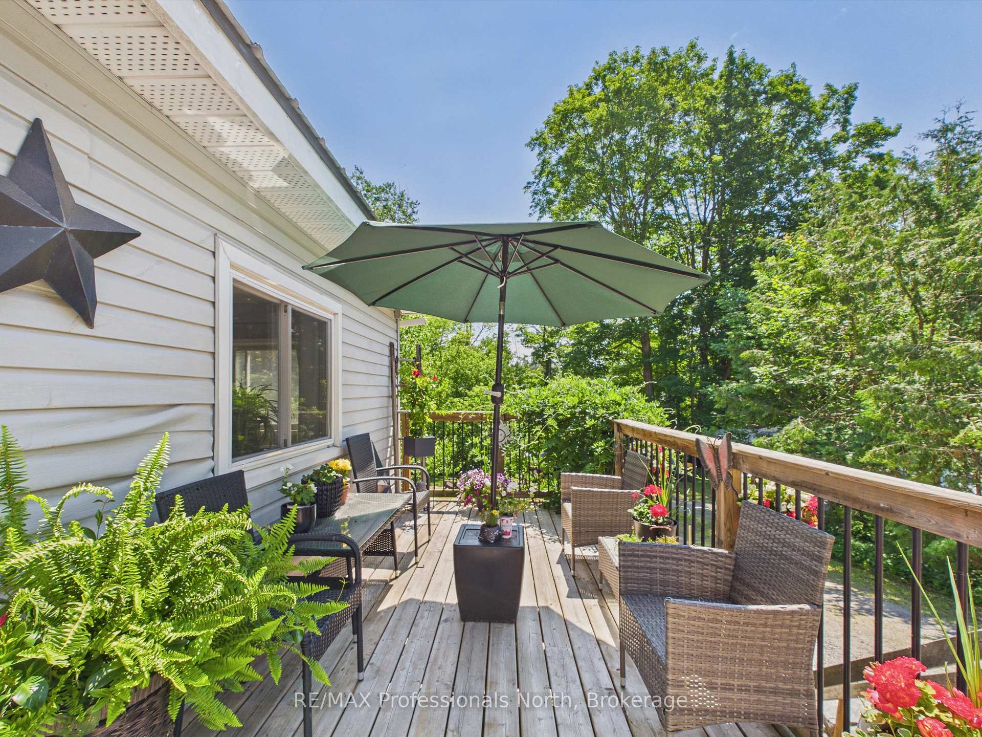 Photo 2 of 36 Edward Street, Bracebridge — HOMEH
