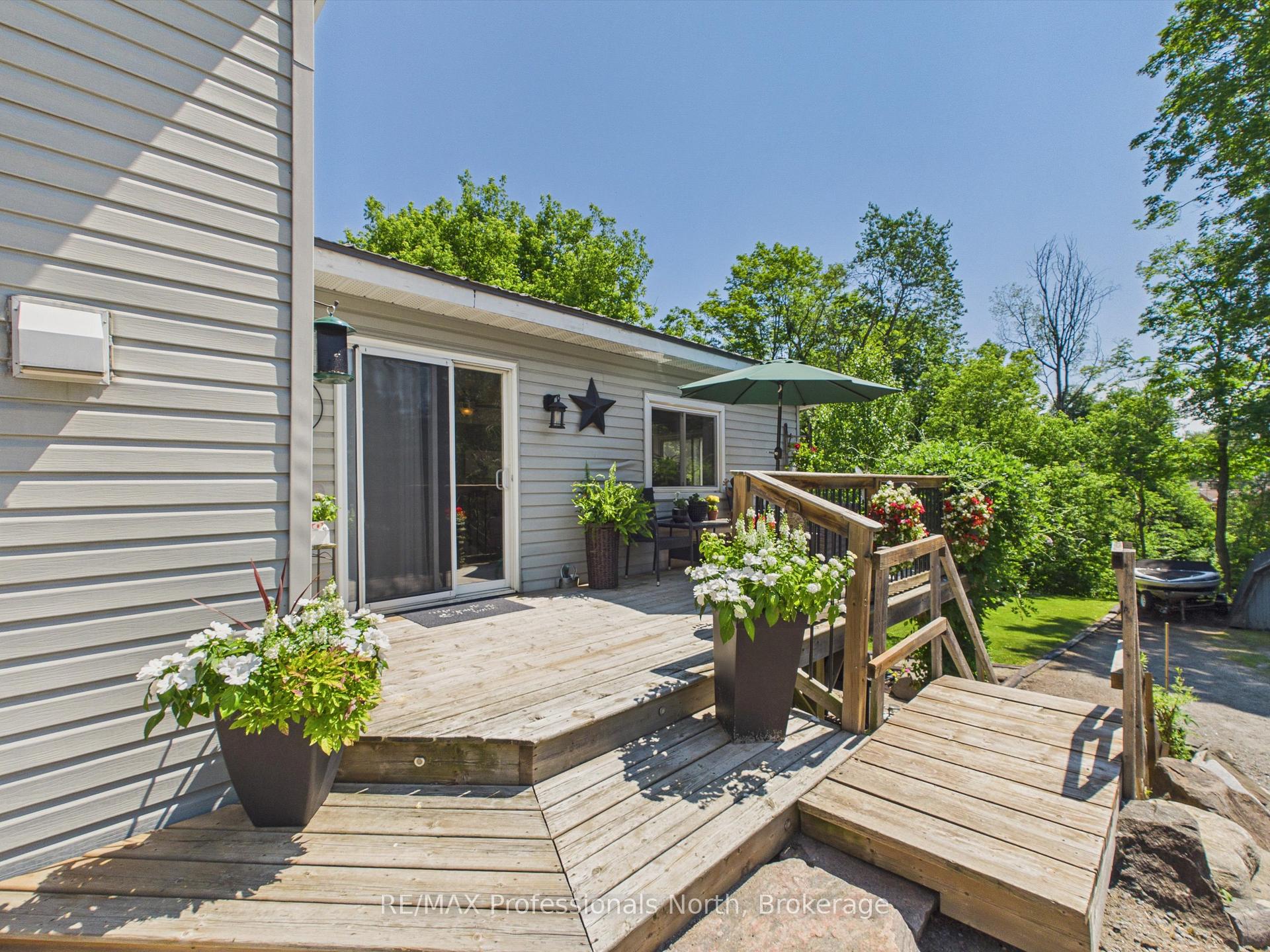 Photo 4 of 36 Edward Street, Bracebridge — HOMEH