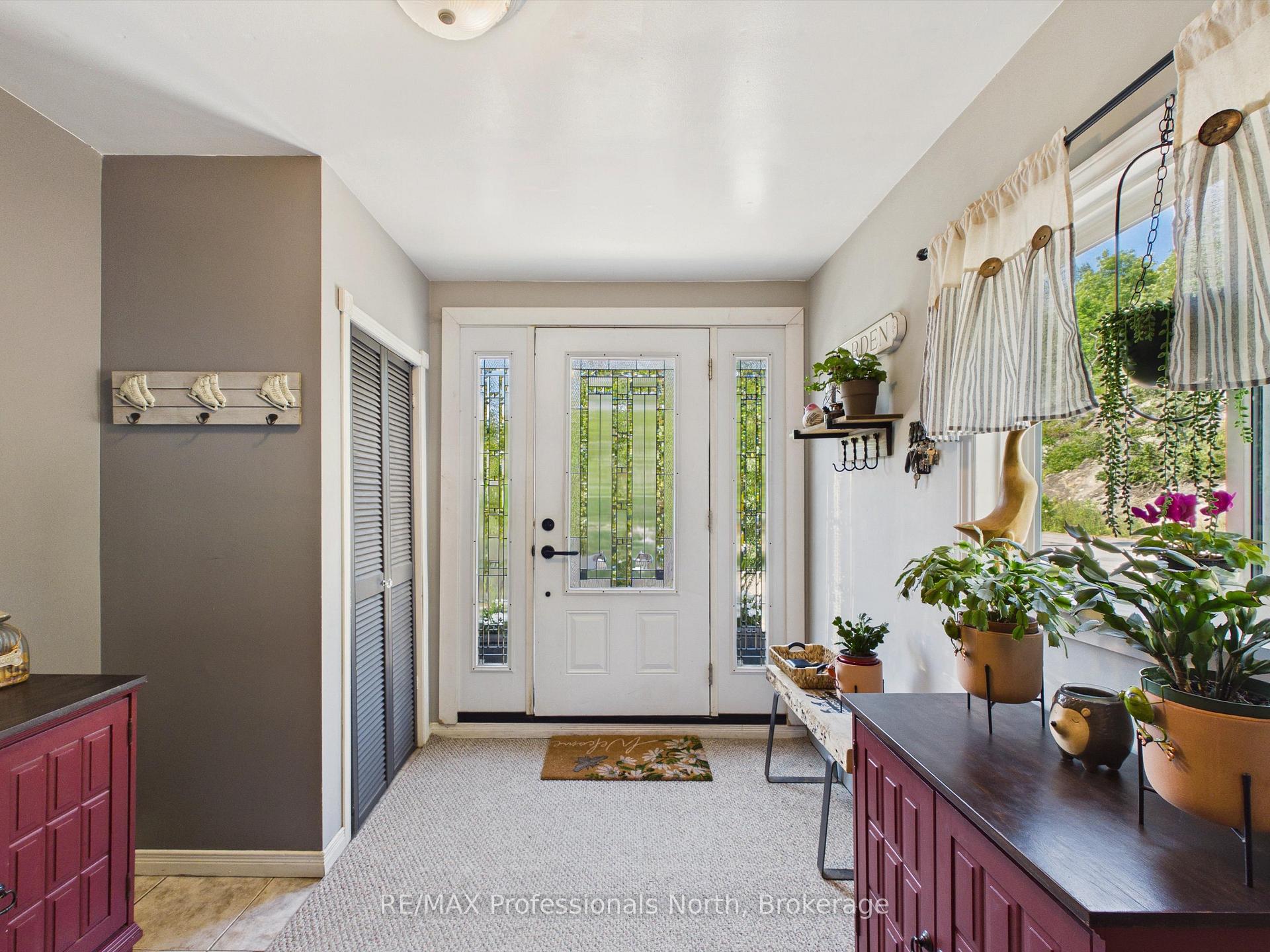 Photo 5 of 36 Edward Street, Bracebridge — HOMEH