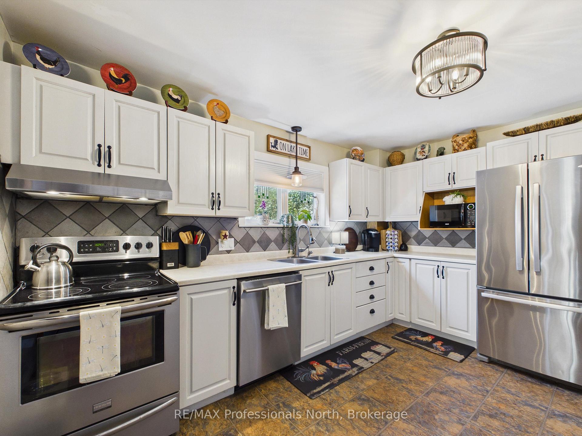 Photo 8 of 36 Edward Street, Bracebridge — HOMEH