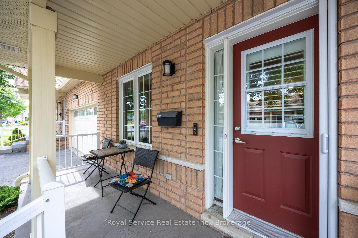 Photo 3 of Unit 6, 877 Wentworth Street, Peterborough, Otonabee Ward 1 — HOMEH