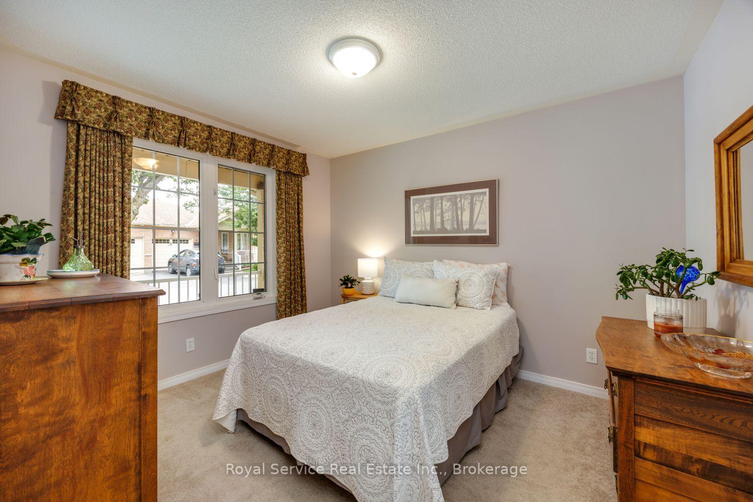 Photo 5 of Unit 6, 877 Wentworth Street, Peterborough, Otonabee Ward 1 — HOMEH