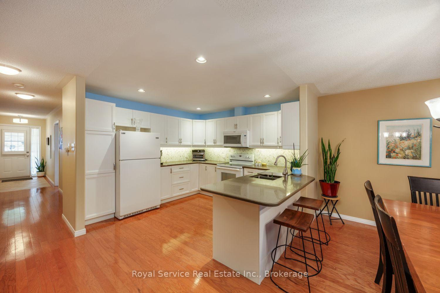 Photo 10 of Unit 6, 877 Wentworth Street, Peterborough, Otonabee Ward 1 — HOMEH