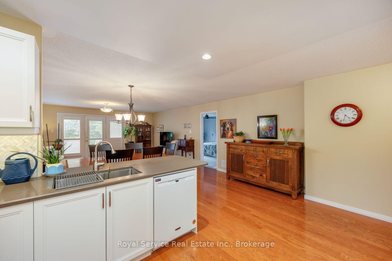 Photo 11 of Unit 6, 877 Wentworth Street, Peterborough, Otonabee Ward 1 — HOMEH