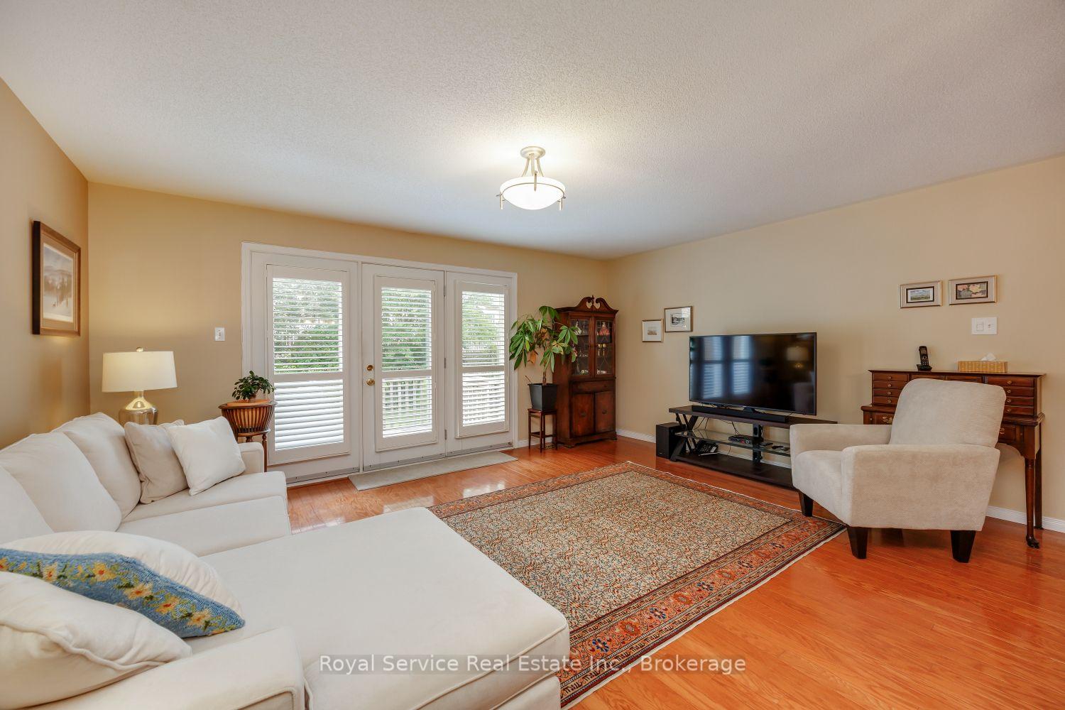 Photo 17 of Unit 6, 877 Wentworth Street, Peterborough, Otonabee Ward 1 — HOMEH
