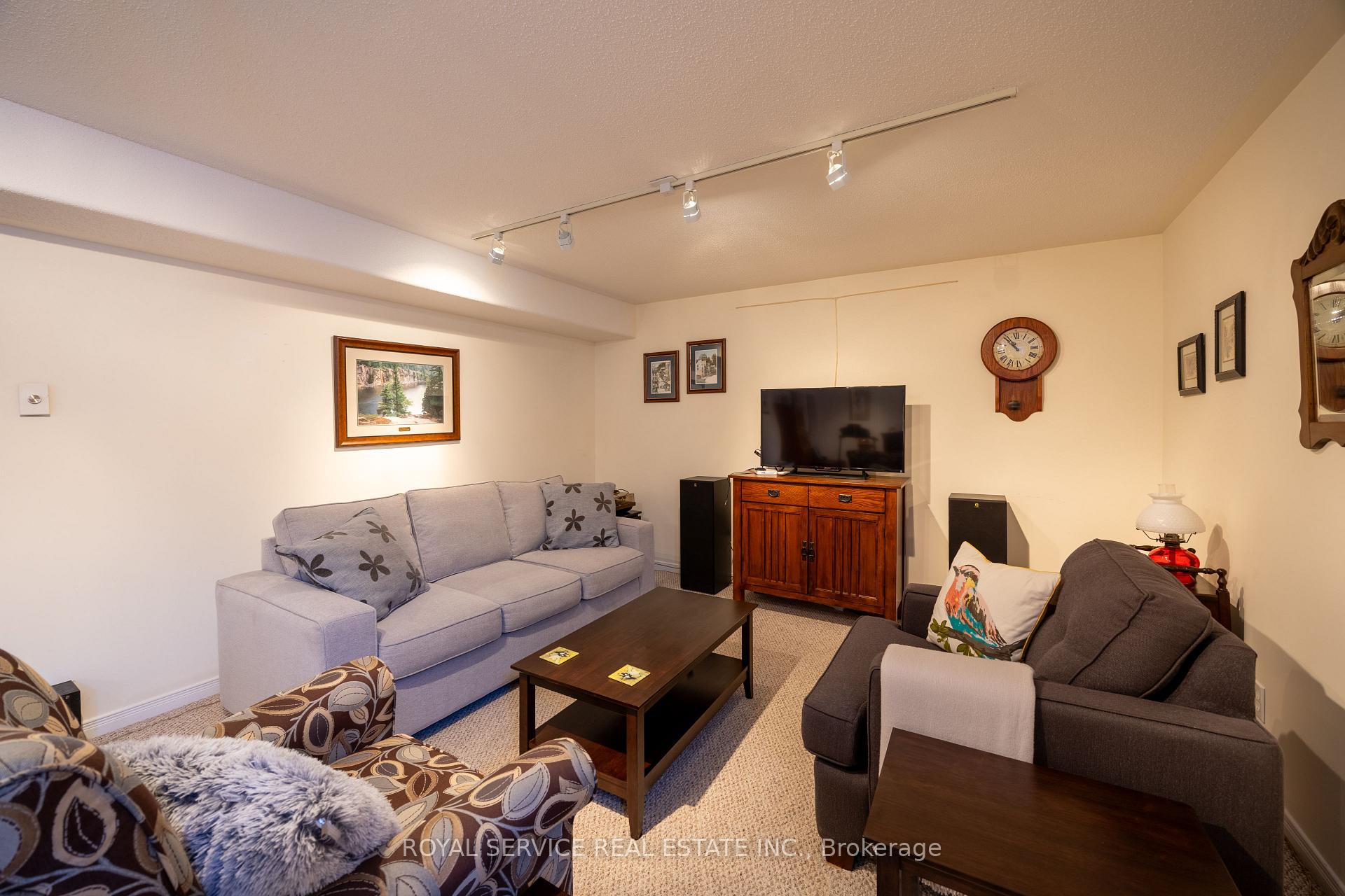 Photo 29 of Unit 6, 877 Wentworth Street, Peterborough, Otonabee Ward 1 — HOMEH