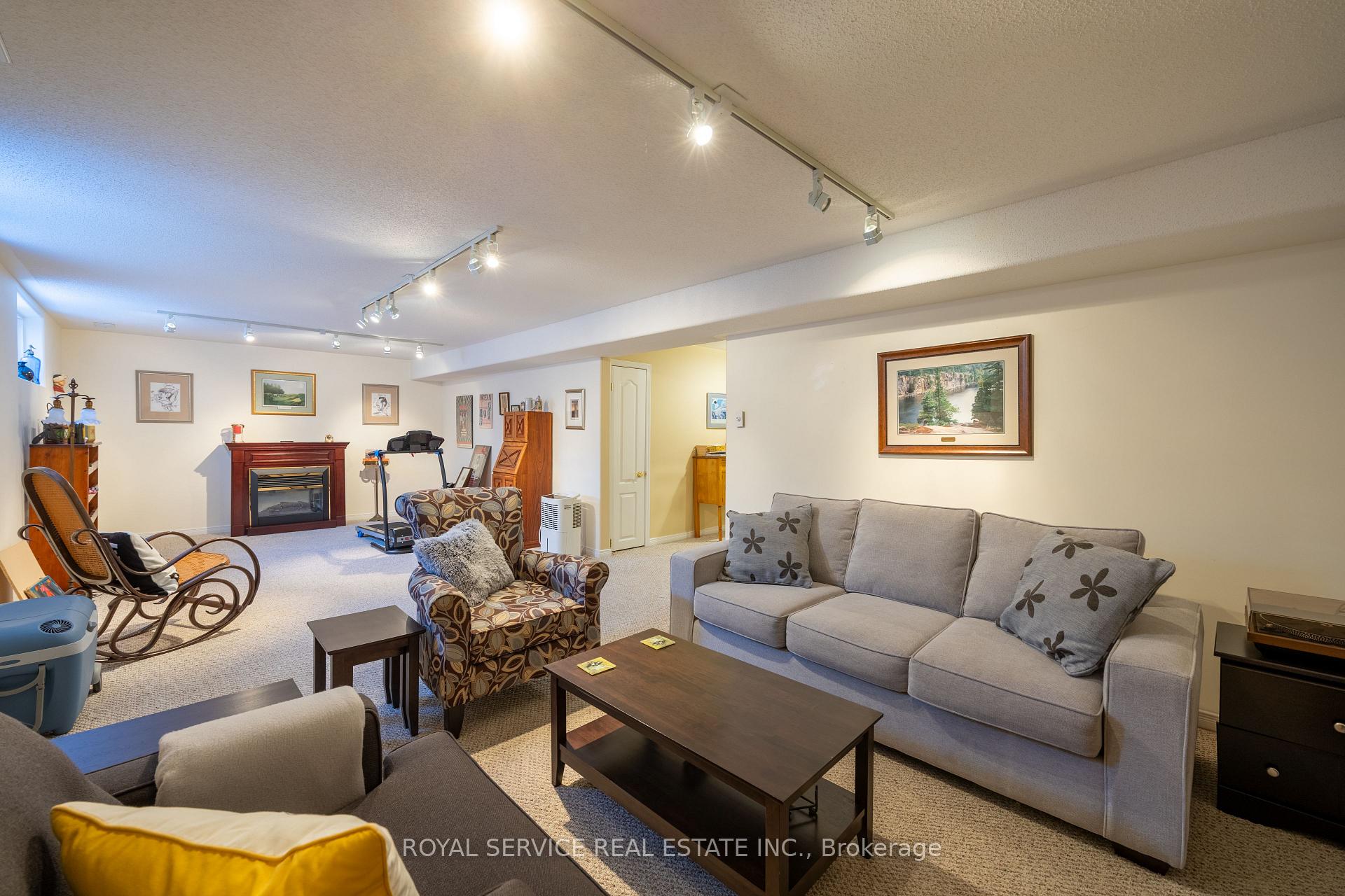 Photo 30 of Unit 6, 877 Wentworth Street, Peterborough, Otonabee Ward 1 — HOMEH