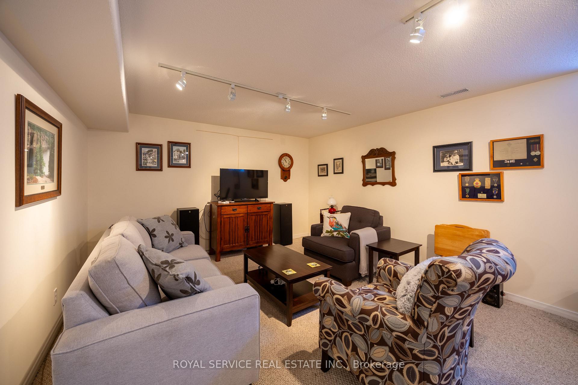 Photo 31 of Unit 6, 877 Wentworth Street, Peterborough, Otonabee Ward 1 — HOMEH