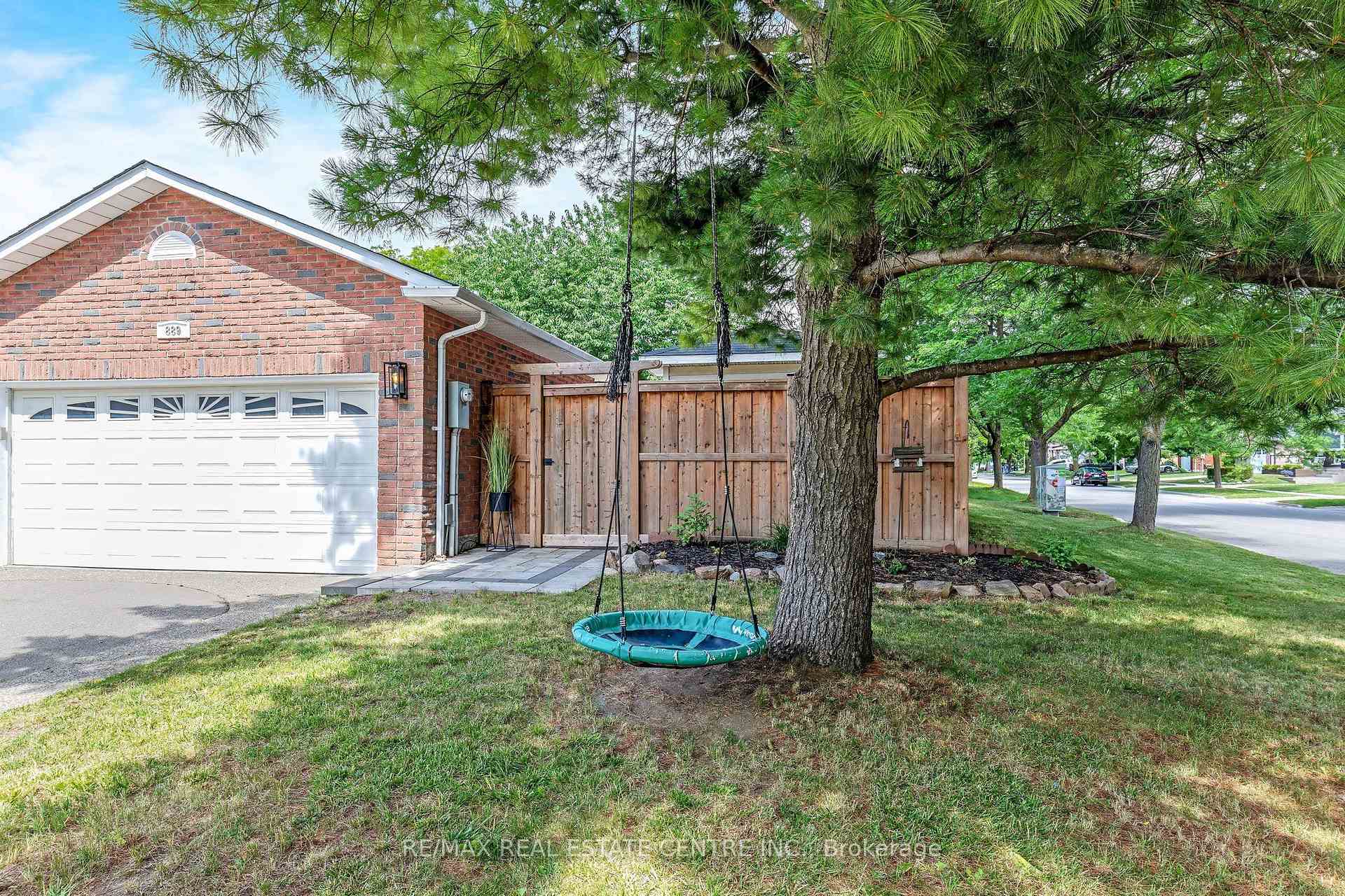 Photo 3 of 889 Anderson Avenue, Milton, Timberlea — HOMEH