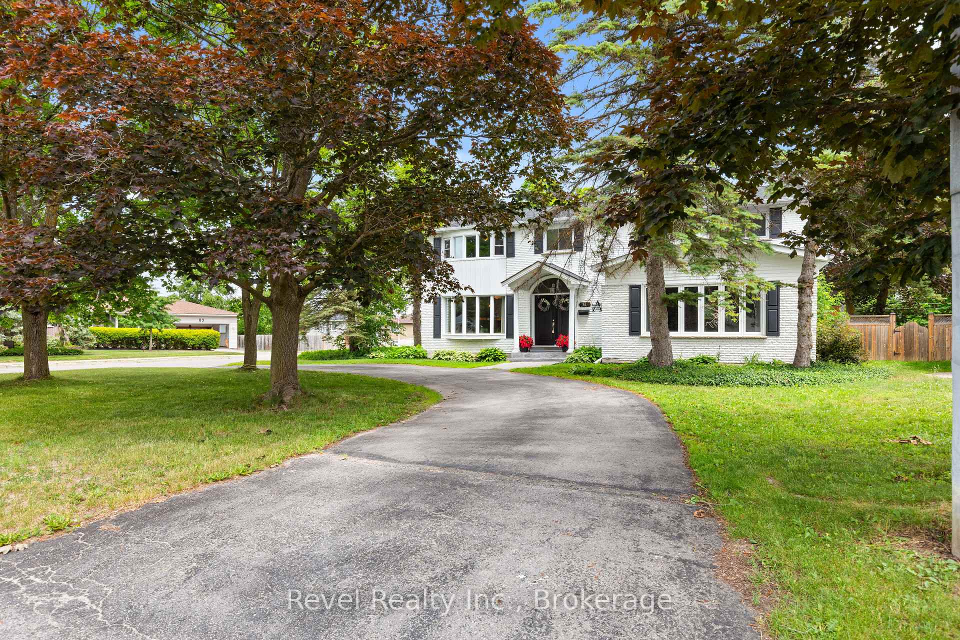 Photo 3 of 81 Sanderling Crescent, Kawartha Lakes, Lindsay — HOMEH