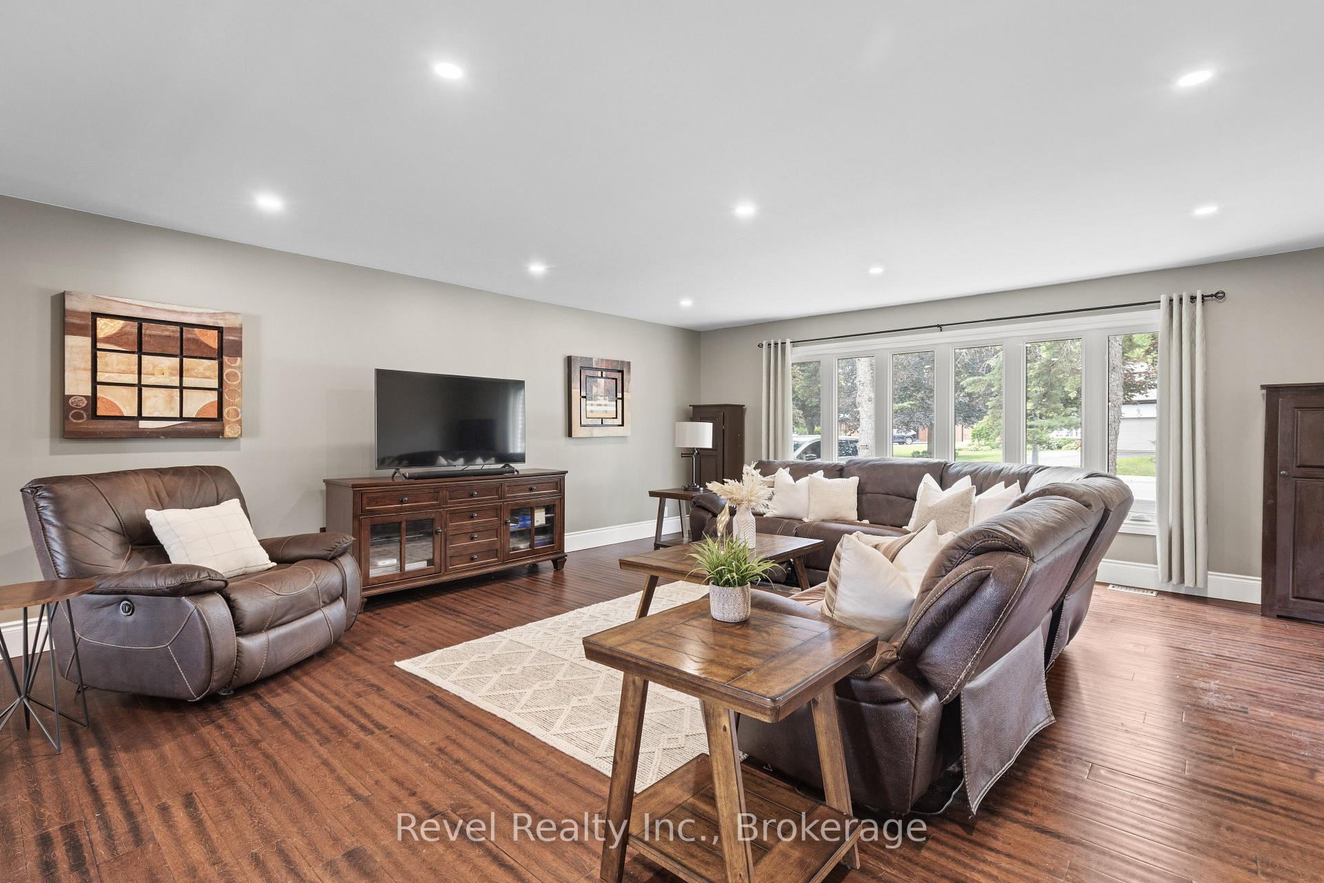 Photo 11 of 81 Sanderling Crescent, Kawartha Lakes, Lindsay — HOMEH