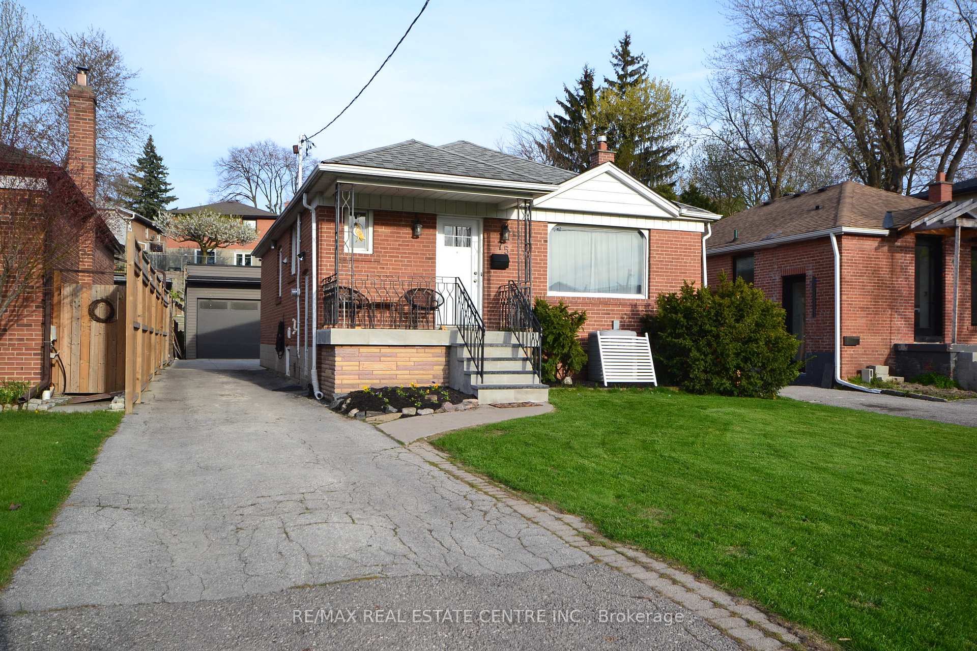 Photo 2 of 75 Cynthia Road, Toronto, Rockcliffe-Smythe — HOMEH