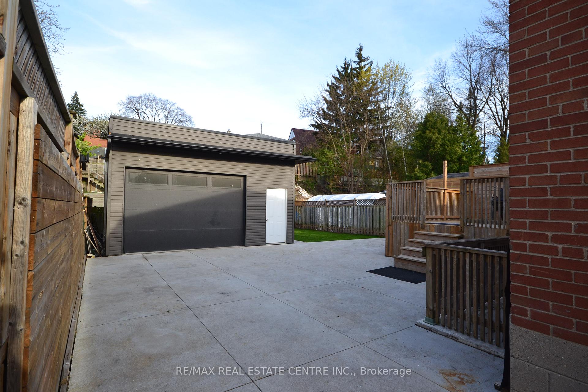 Photo 4 of 75 Cynthia Road, Toronto, Rockcliffe-Smythe — HOMEH