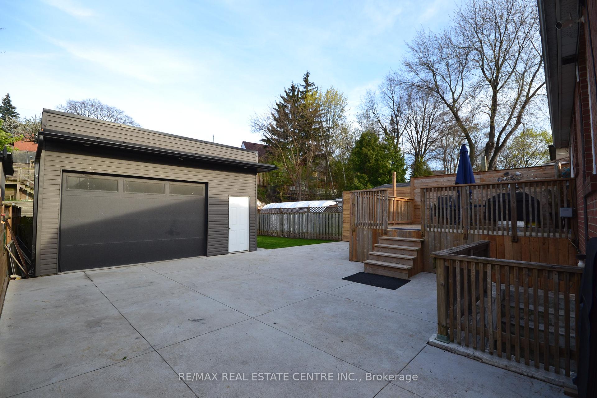 Photo 5 of 75 Cynthia Road, Toronto, Rockcliffe-Smythe — HOMEH