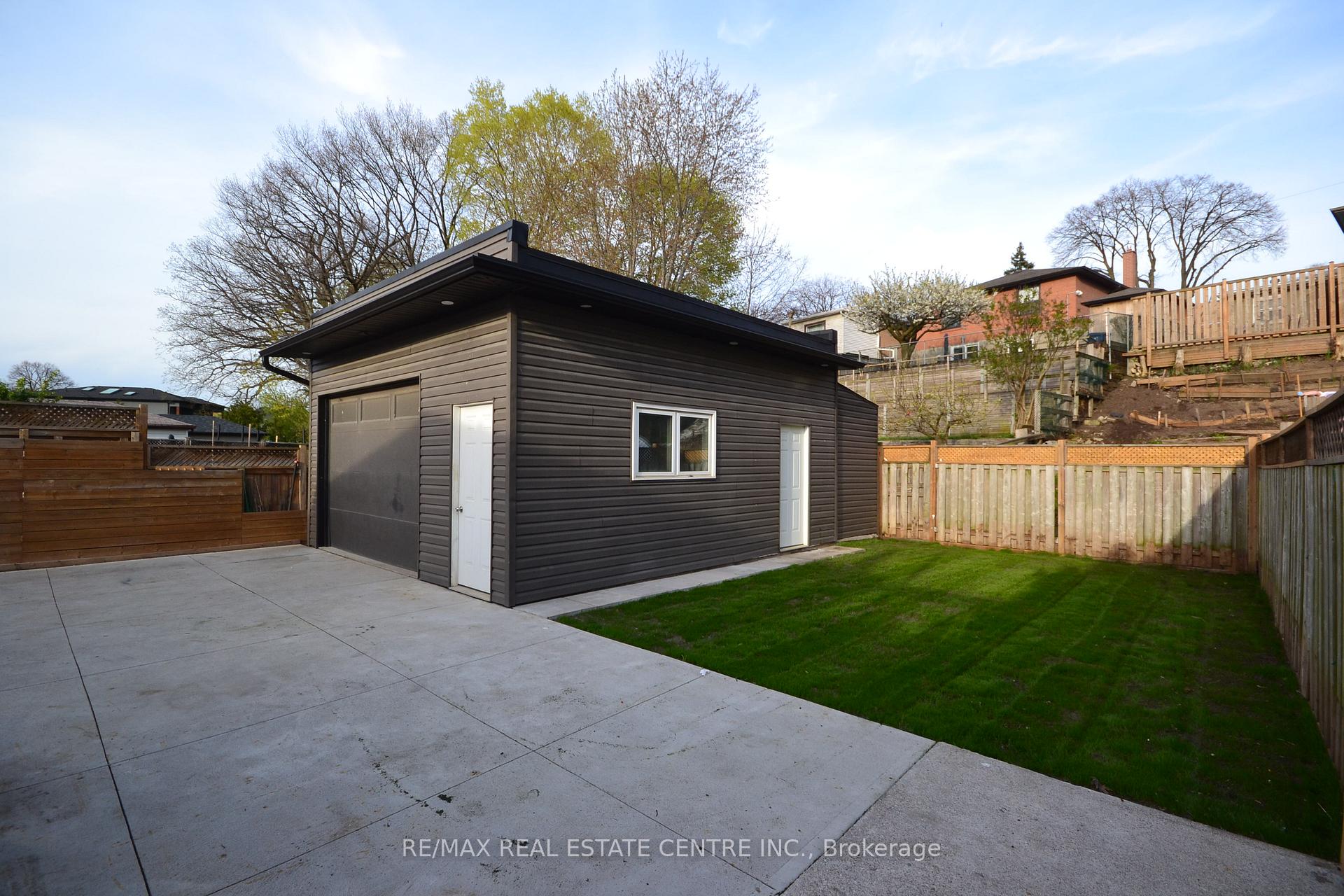 Photo 7 of 75 Cynthia Road, Toronto, Rockcliffe-Smythe — HOMEH