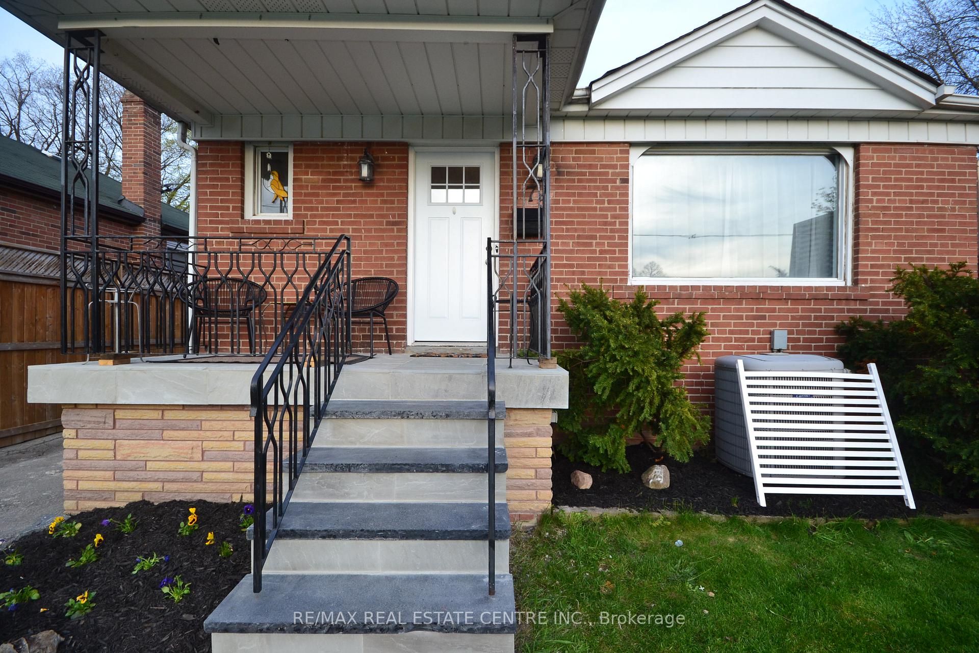 Photo 9 of 75 Cynthia Road, Toronto, Rockcliffe-Smythe — HOMEH