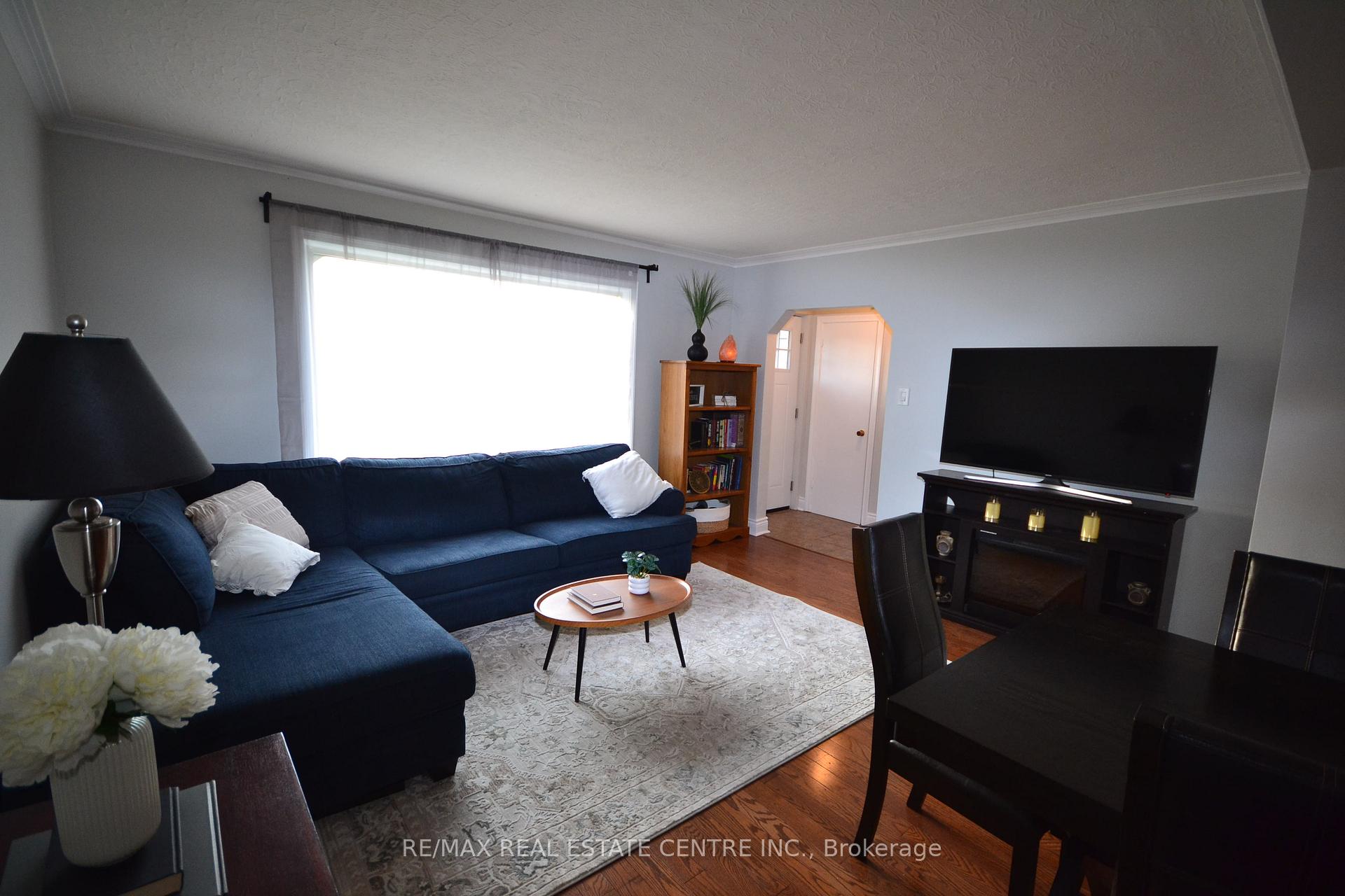Photo 10 of 75 Cynthia Road, Toronto, Rockcliffe-Smythe — HOMEH