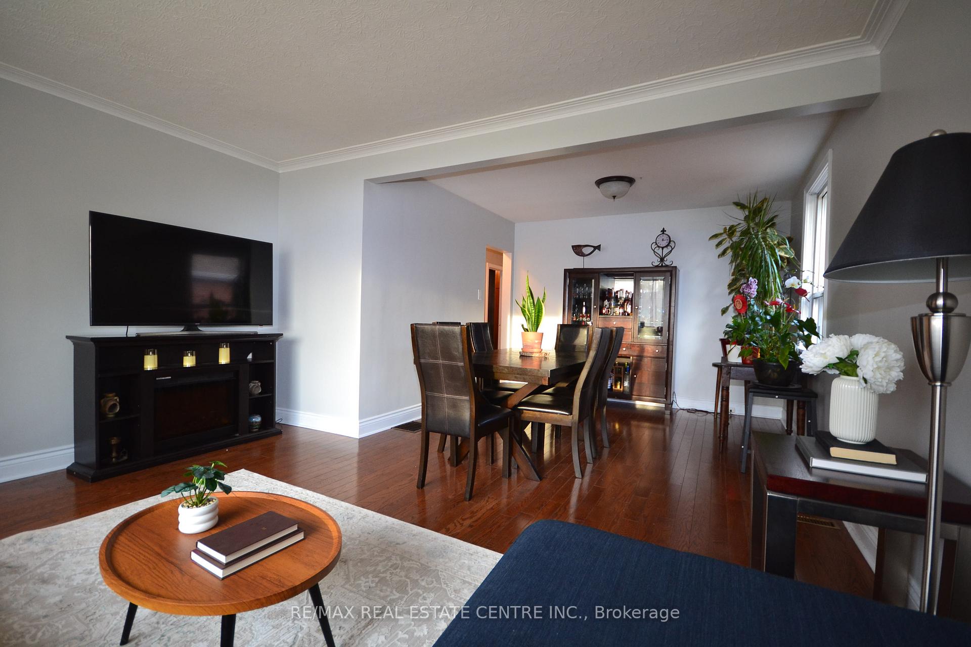 Photo 12 of 75 Cynthia Road, Toronto, Rockcliffe-Smythe — HOMEH
