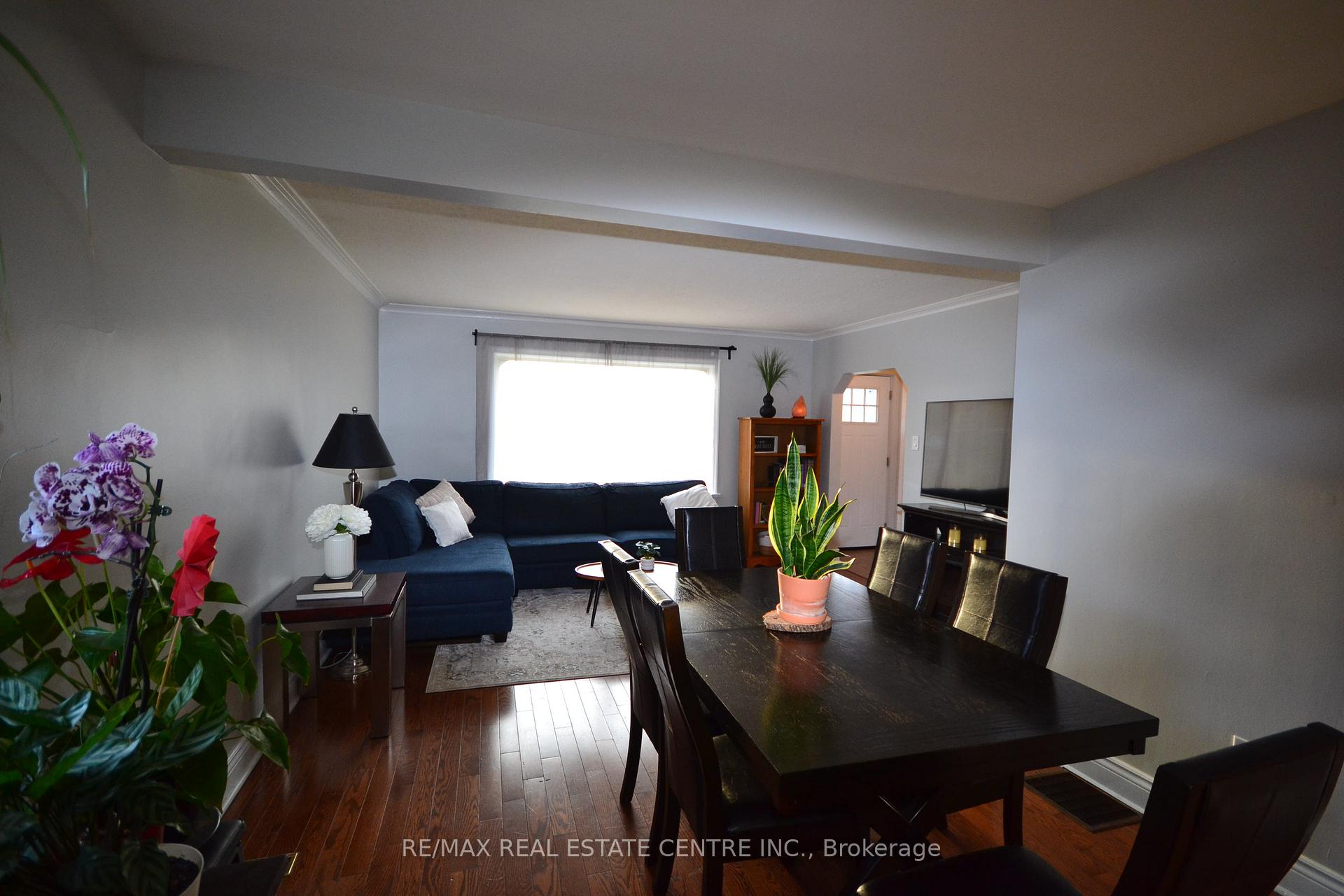 Photo 13 of 75 Cynthia Road, Toronto, Rockcliffe-Smythe — HOMEH