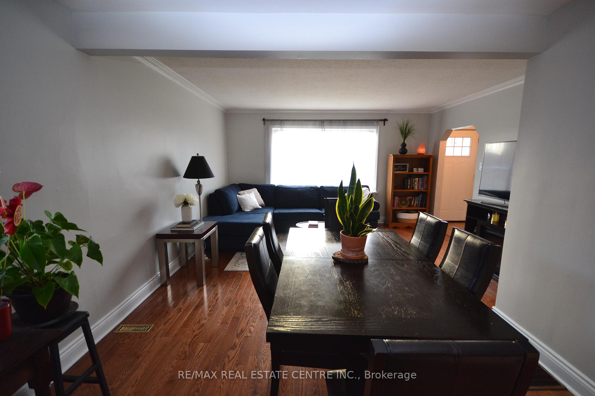 Photo 14 of 75 Cynthia Road, Toronto, Rockcliffe-Smythe — HOMEH