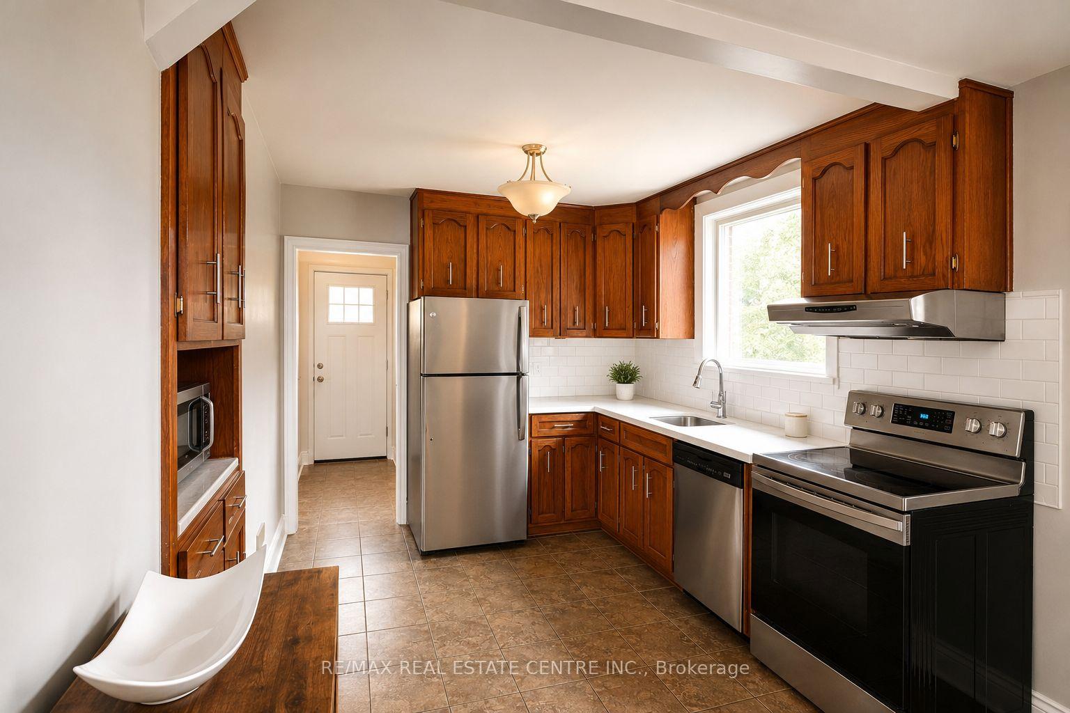 Photo 15 of 75 Cynthia Road, Toronto, Rockcliffe-Smythe — HOMEH
