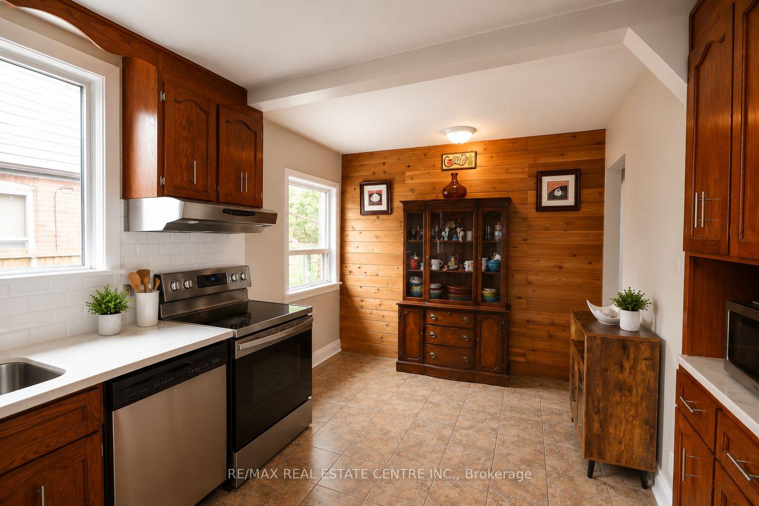 Photo 17 of 75 Cynthia Road, Toronto, Rockcliffe-Smythe — HOMEH