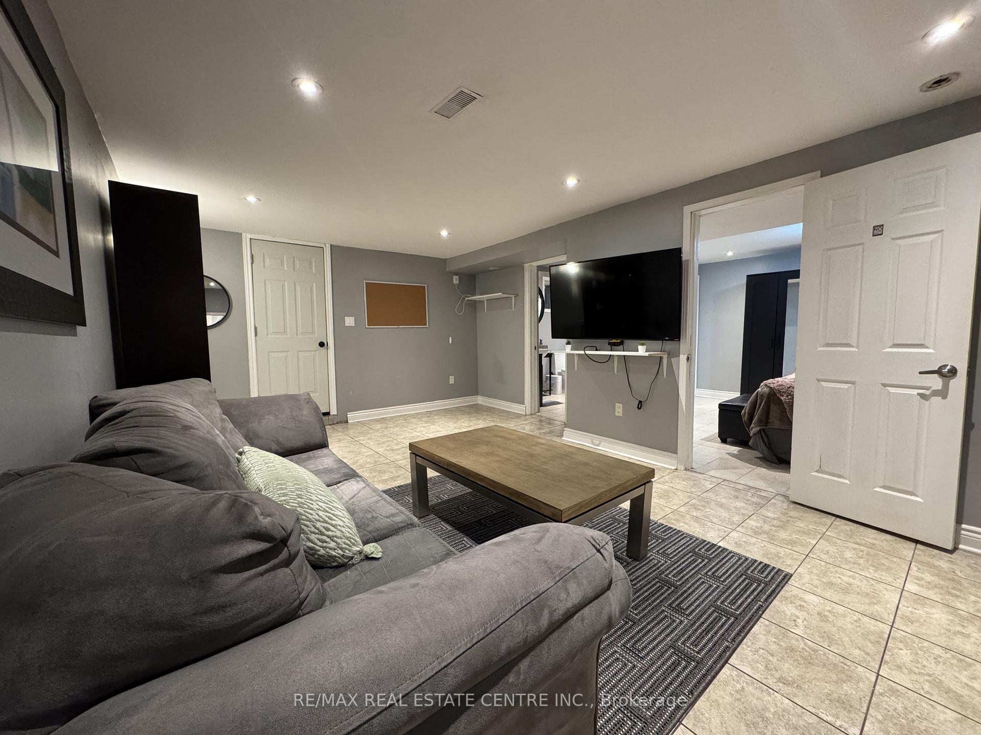 Photo 37 of 75 Cynthia Road, Toronto, Rockcliffe-Smythe — HOMEH