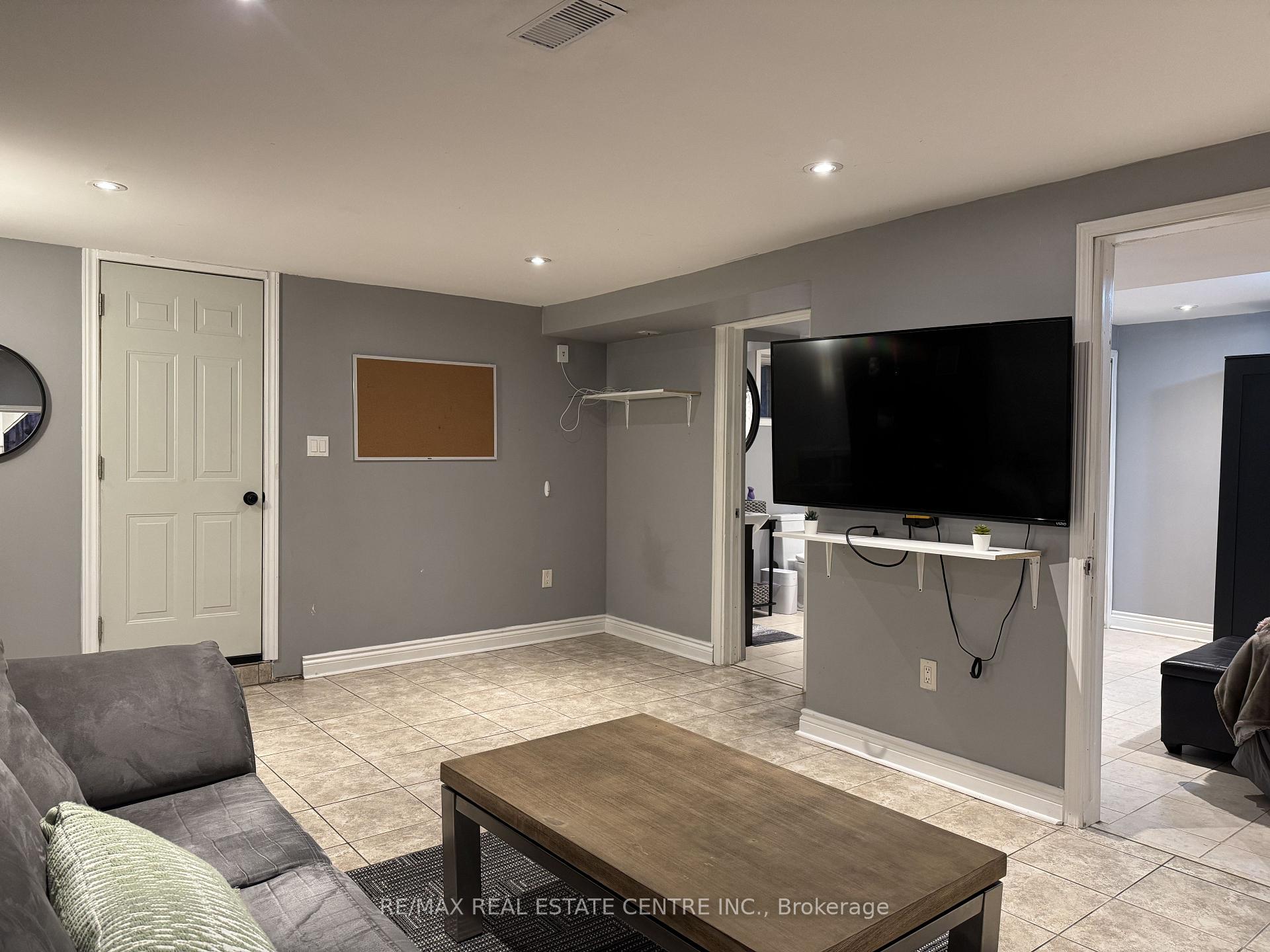 Photo 38 of 75 Cynthia Road, Toronto, Rockcliffe-Smythe — HOMEH