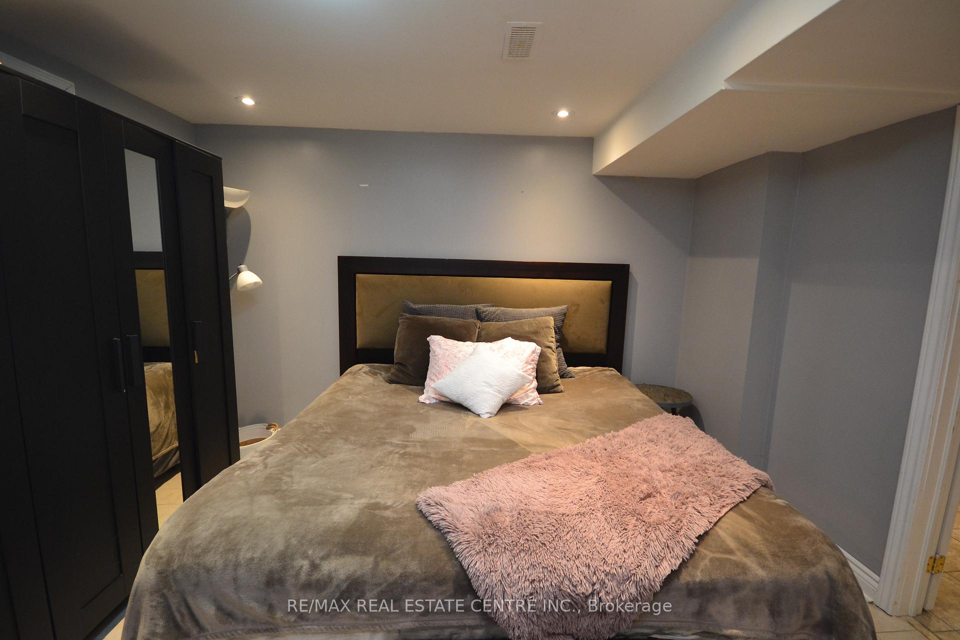 Photo 40 of 75 Cynthia Road, Toronto, Rockcliffe-Smythe — HOMEH