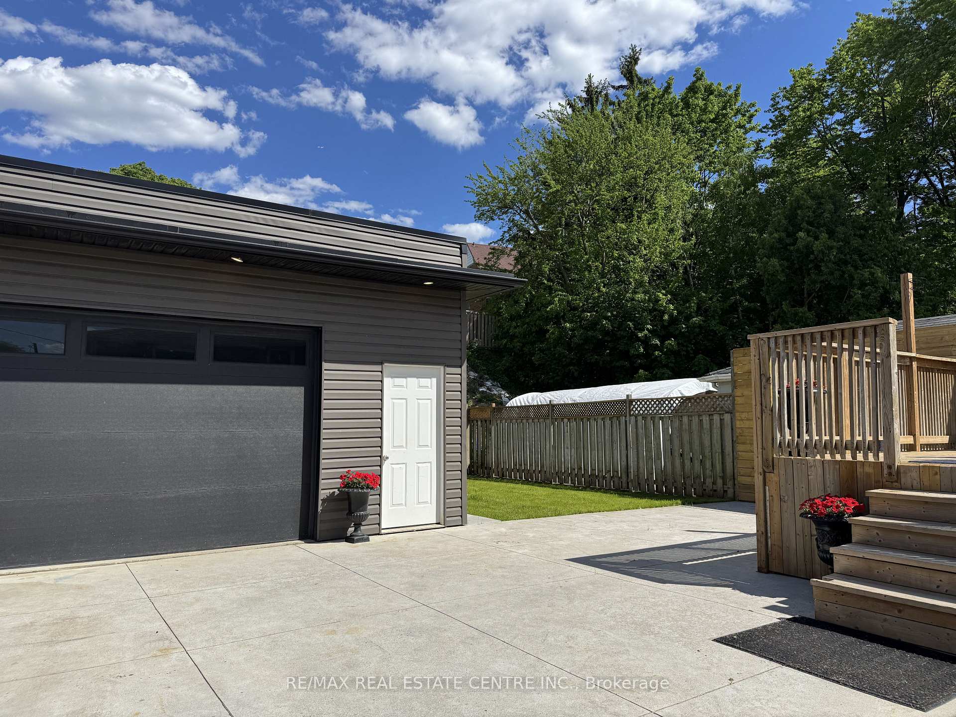 Photo 45 of 75 Cynthia Road, Toronto, Rockcliffe-Smythe — HOMEH