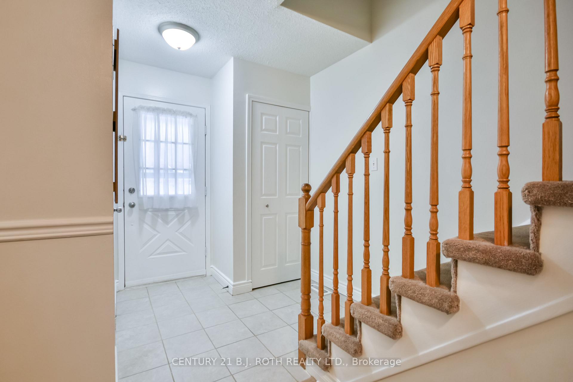 Photo 2 of Unit 43, 165 Kozlov Street, Barrie, West Bayfield — HOMEH