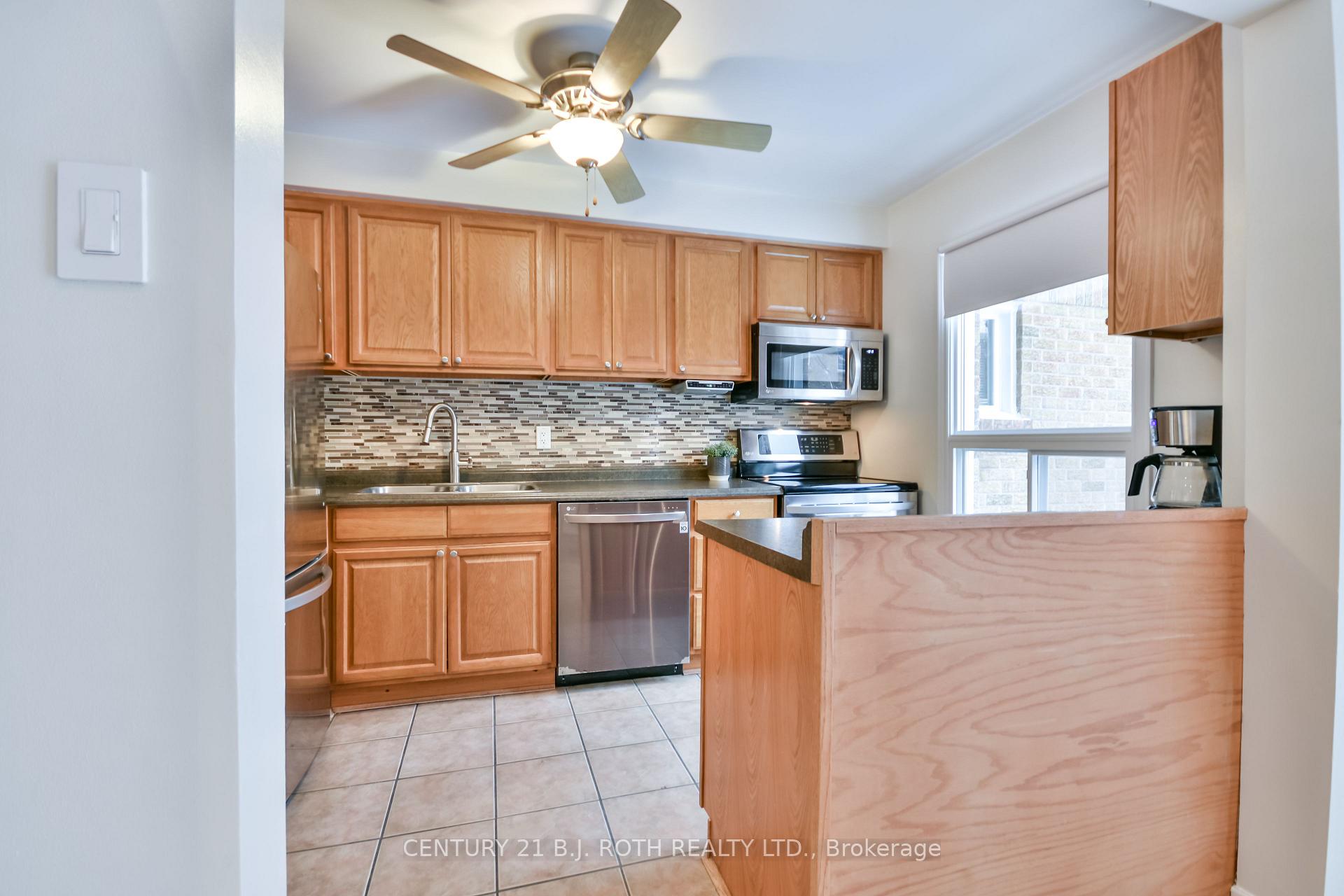 Photo 6 of Unit 43, 165 Kozlov Street, Barrie, West Bayfield — HOMEH