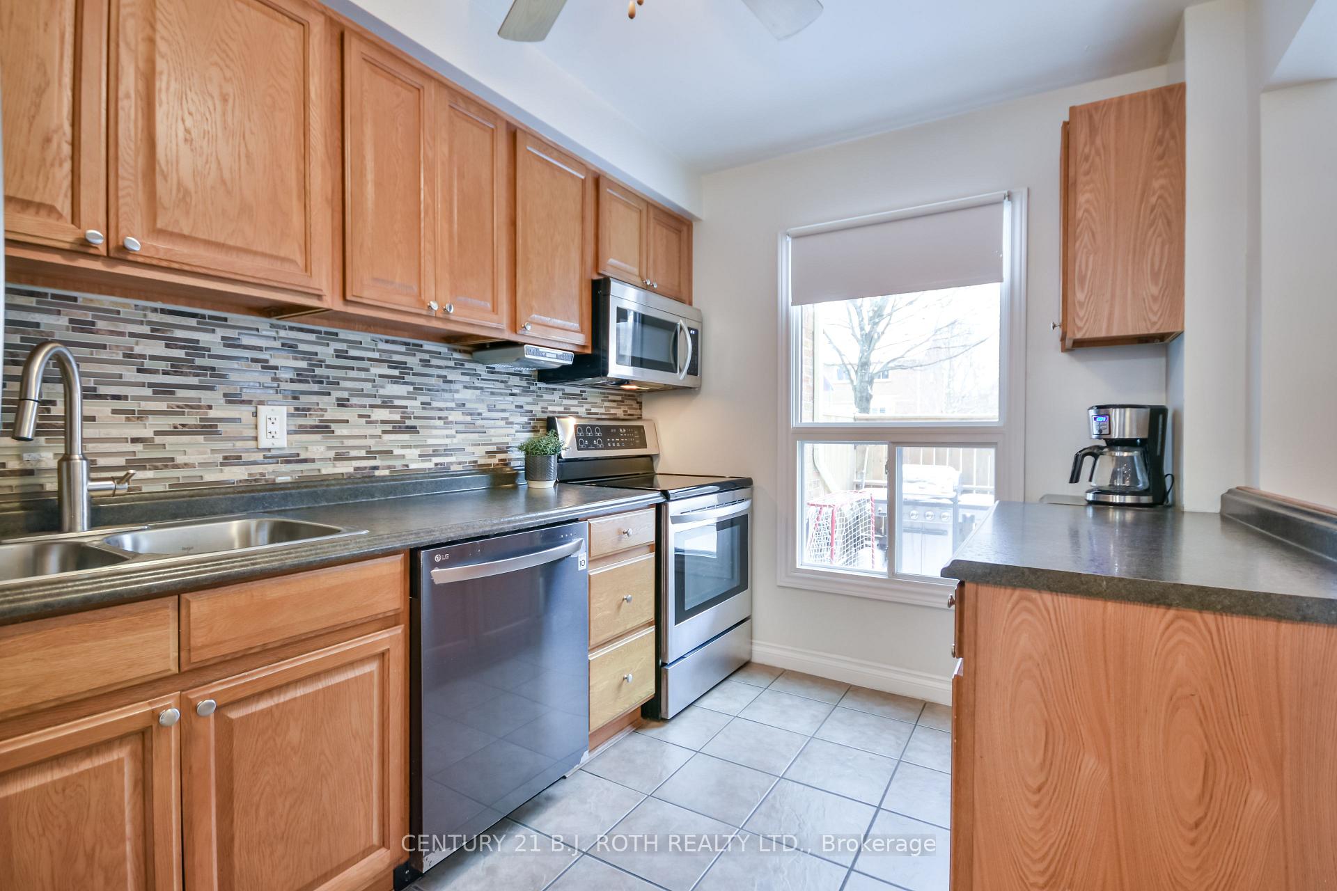 Photo 7 of Unit 43, 165 Kozlov Street, Barrie, West Bayfield — HOMEH