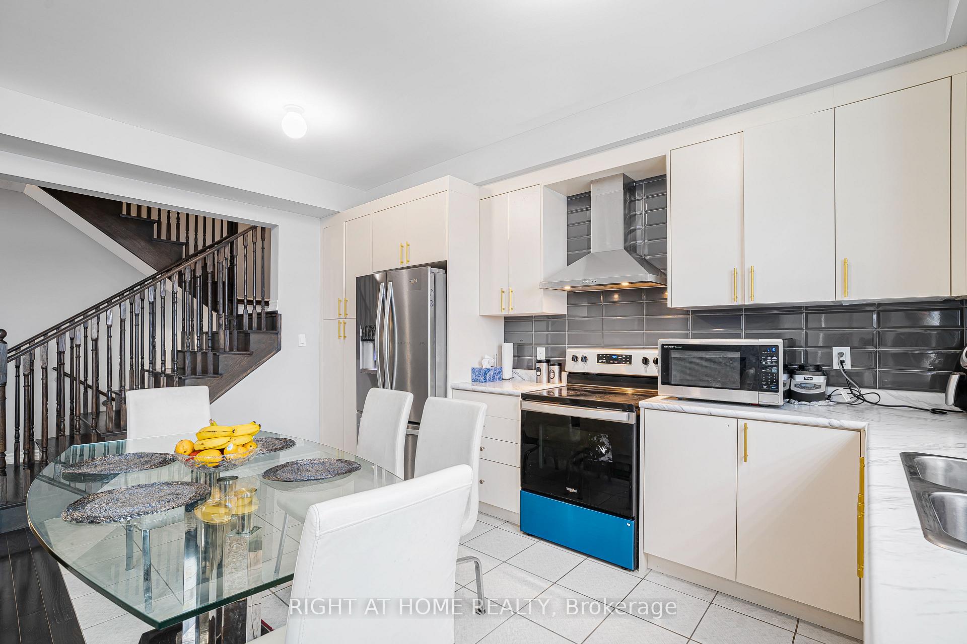 Photo 18 of 192 Closson Drive, Whitby, Rural Whitby — HOMEH