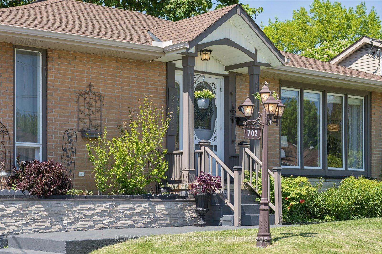 Photo 5 of 702 Gilbert Street W, Whitby, Downtown Whitby — HOMEH