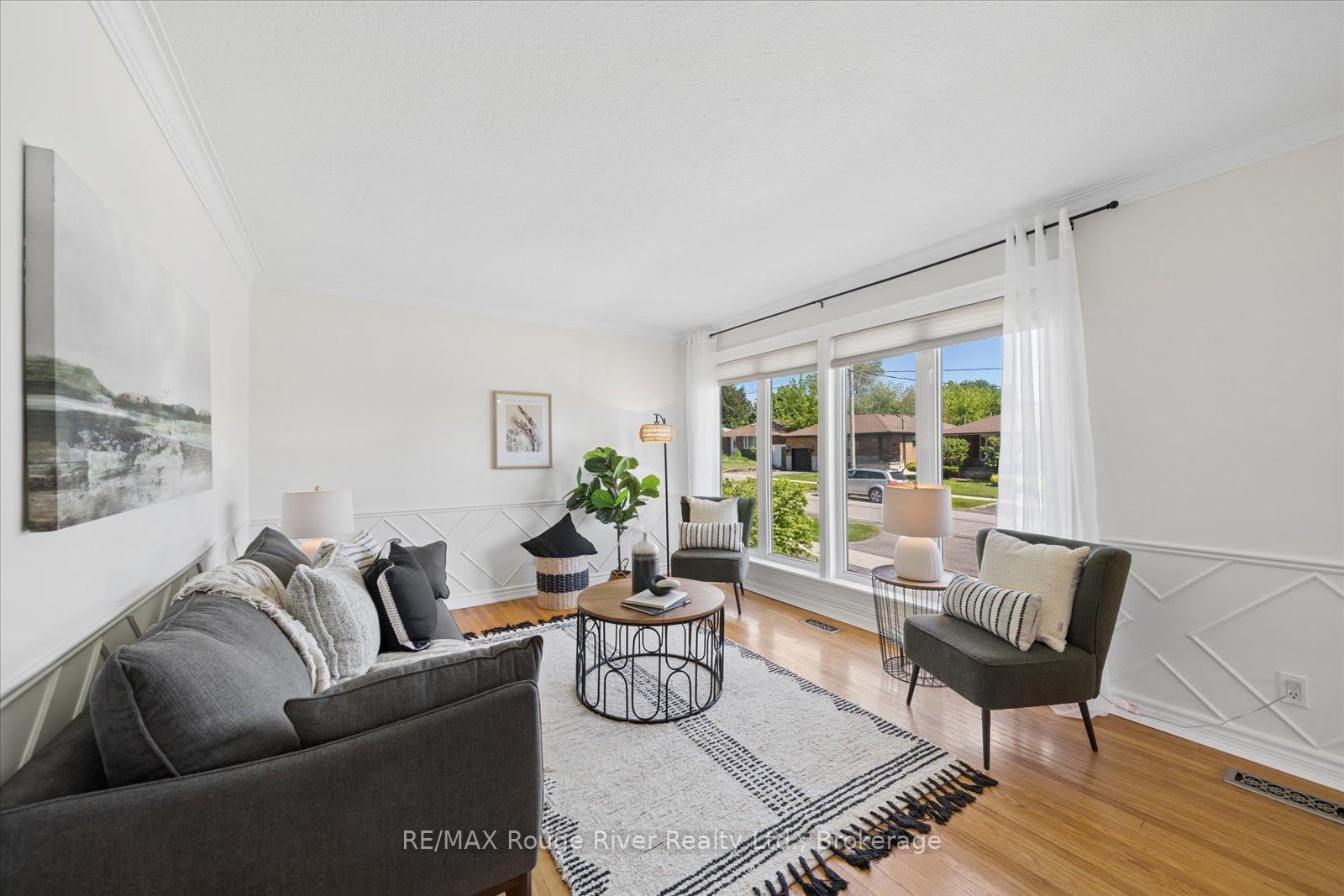 Photo 8 of 702 Gilbert Street W, Whitby, Downtown Whitby — HOMEH