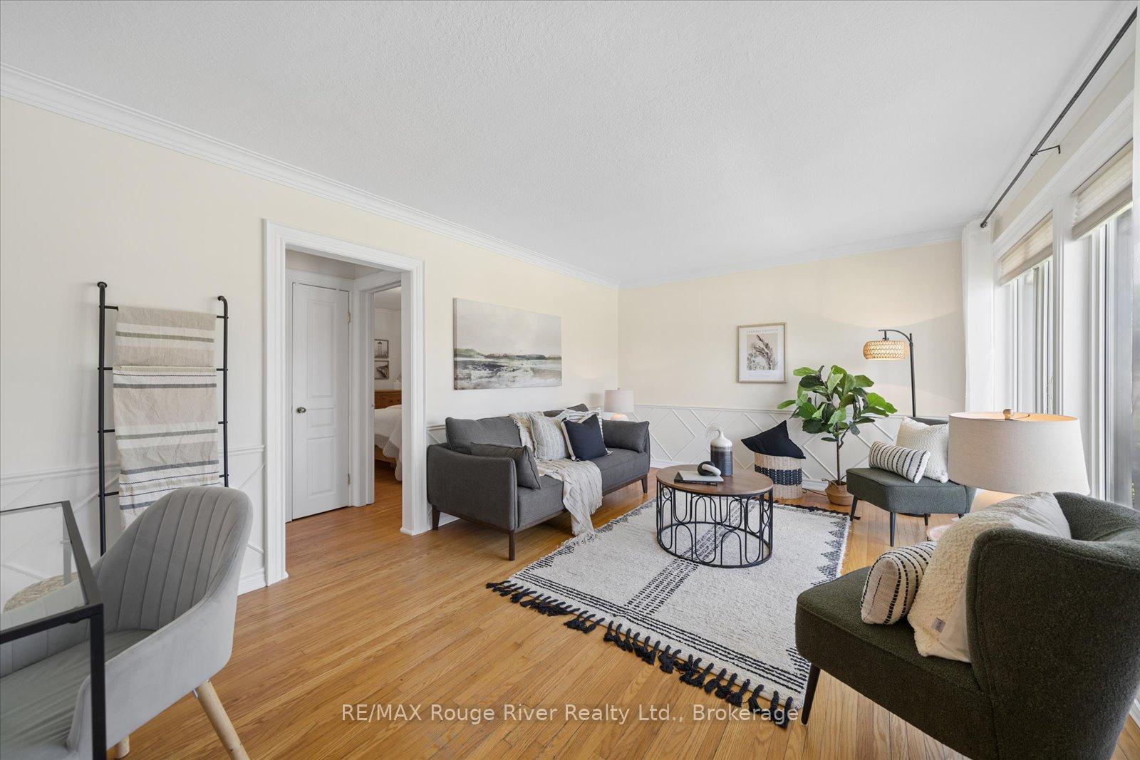 Photo 9 of 702 Gilbert Street W, Whitby, Downtown Whitby — HOMEH