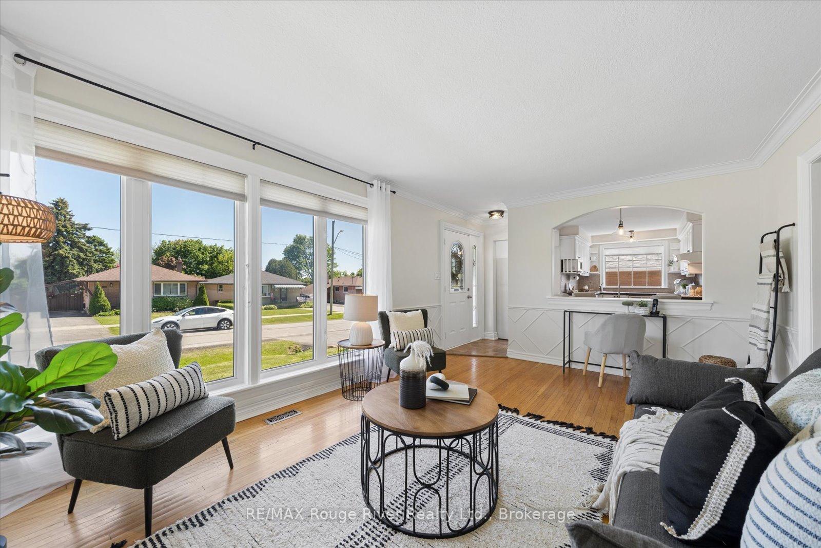 Photo 10 of 702 Gilbert Street W, Whitby, Downtown Whitby — HOMEH