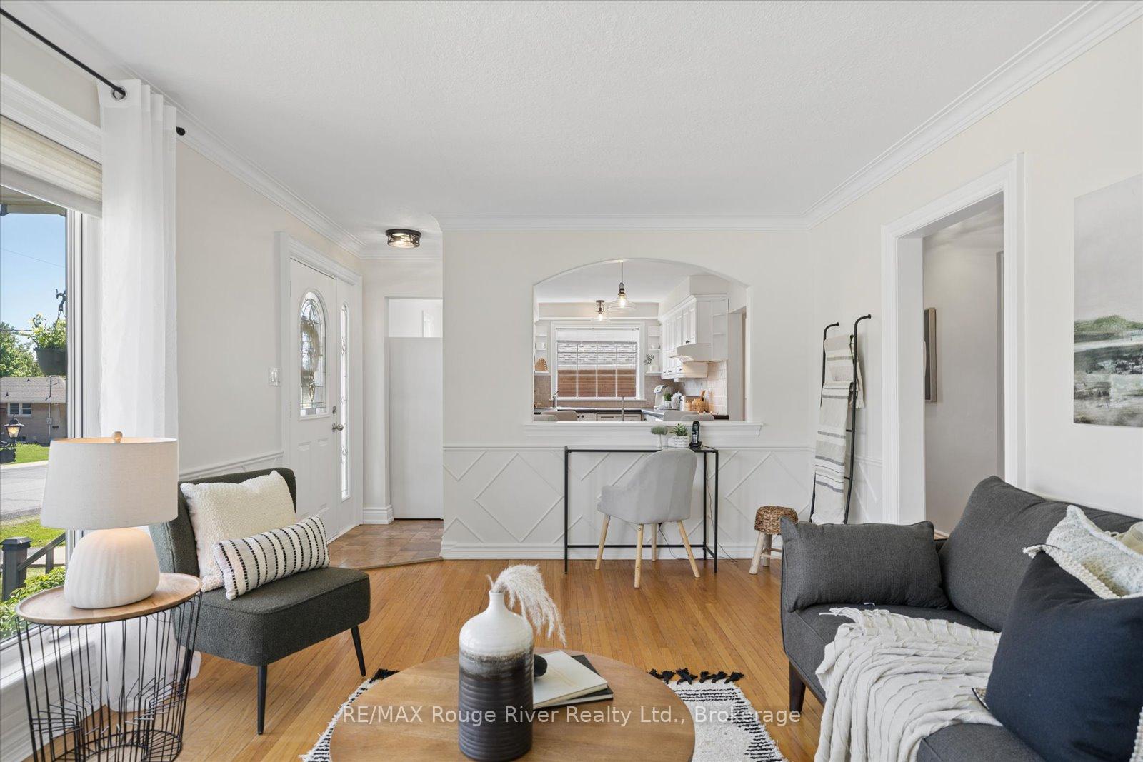 Photo 13 of 702 Gilbert Street W, Whitby, Downtown Whitby — HOMEH