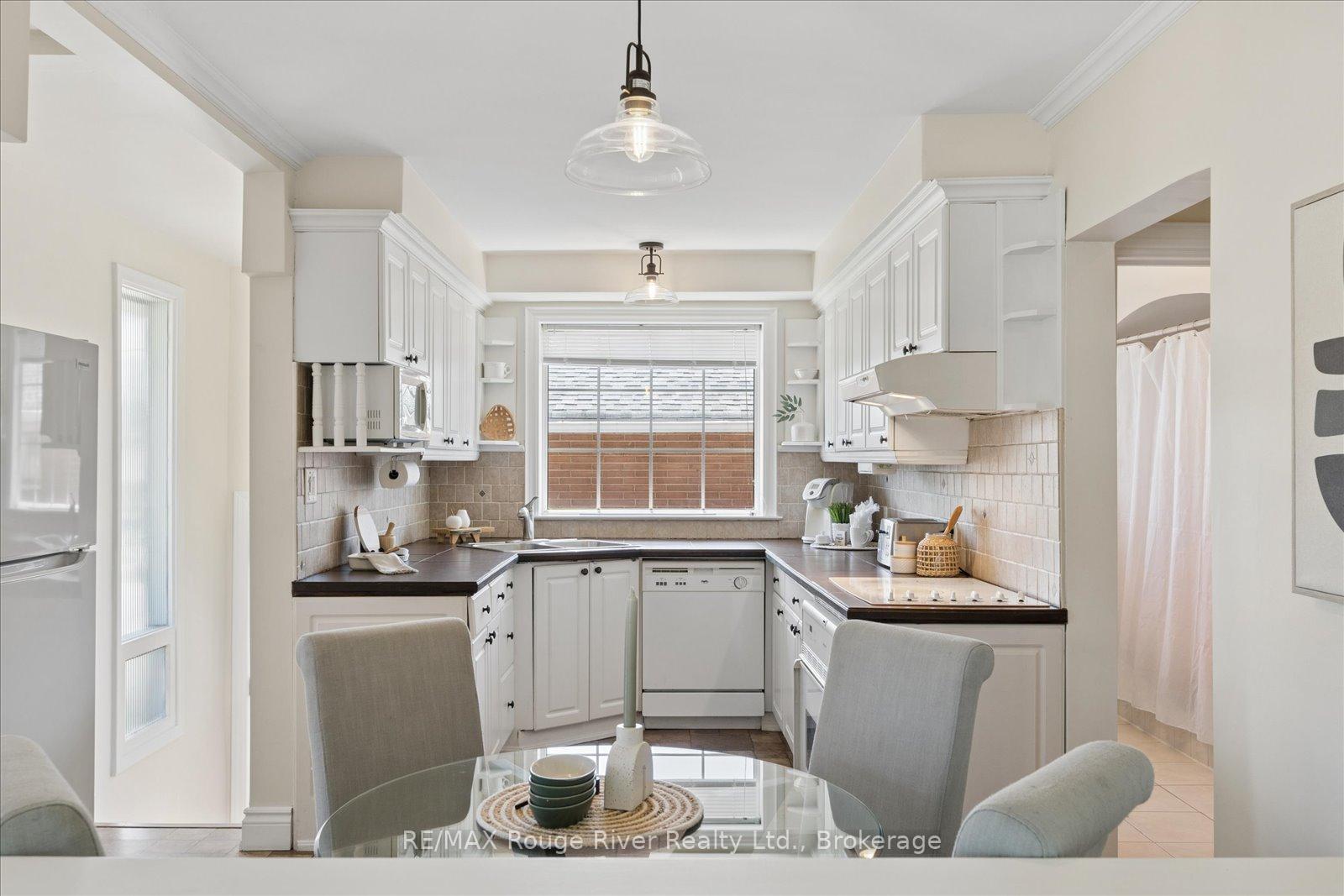 Photo 14 of 702 Gilbert Street W, Whitby, Downtown Whitby — HOMEH