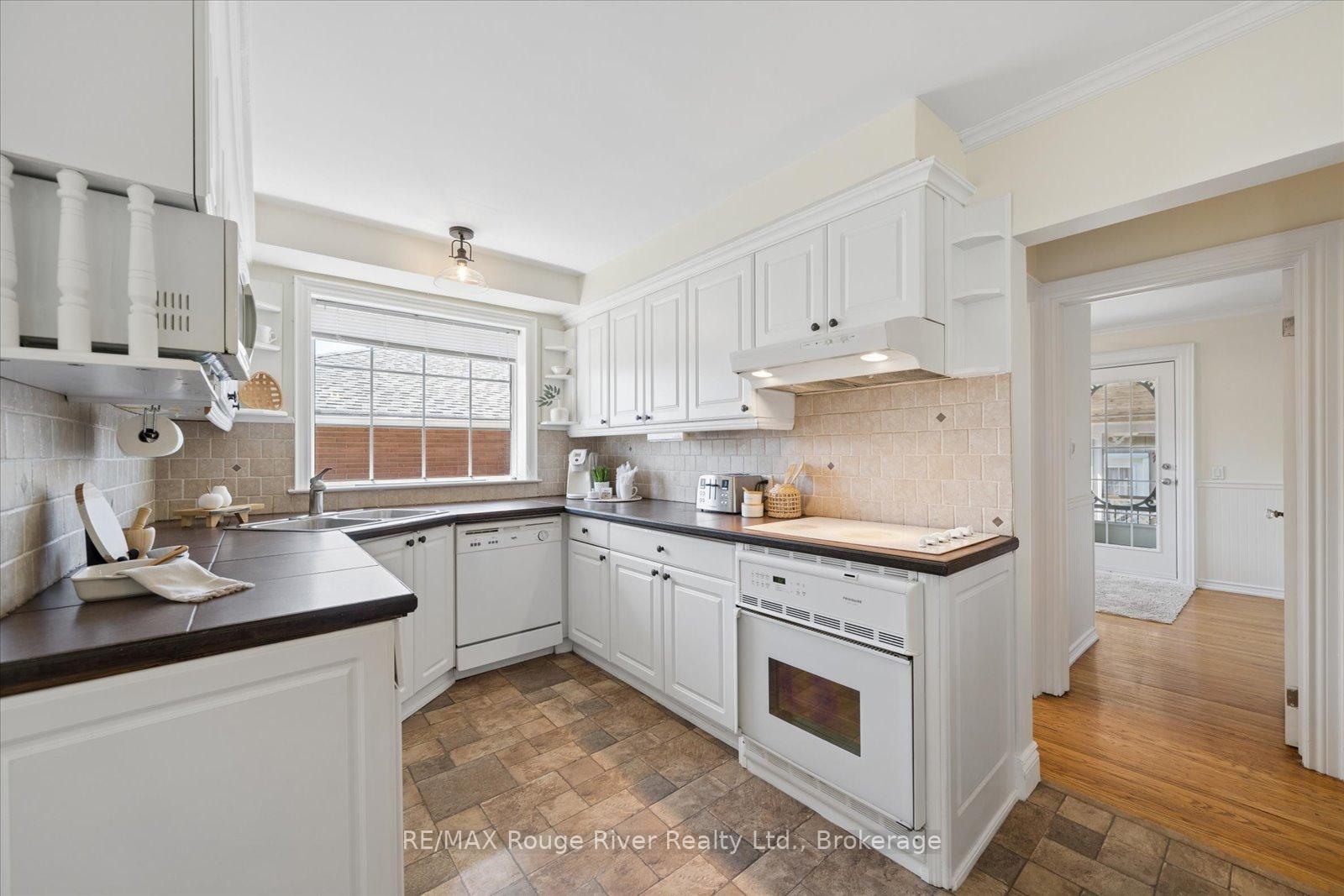 Photo 16 of 702 Gilbert Street W, Whitby, Downtown Whitby — HOMEH