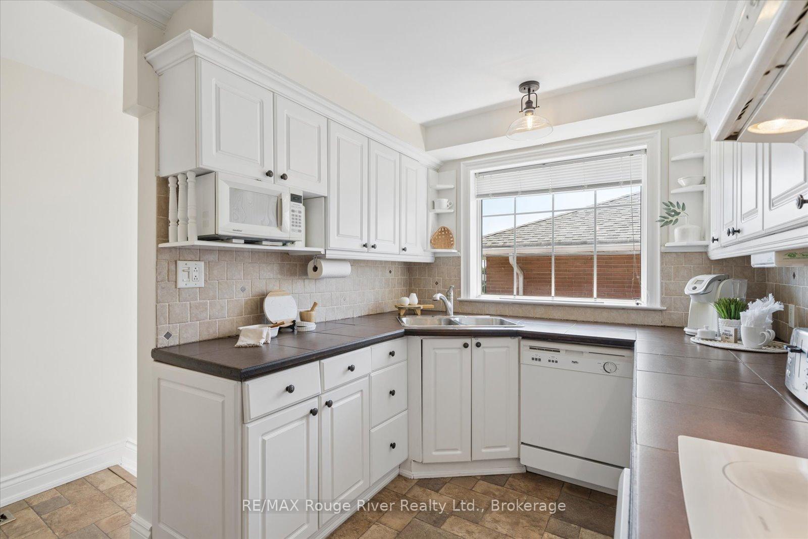 Photo 17 of 702 Gilbert Street W, Whitby, Downtown Whitby — HOMEH