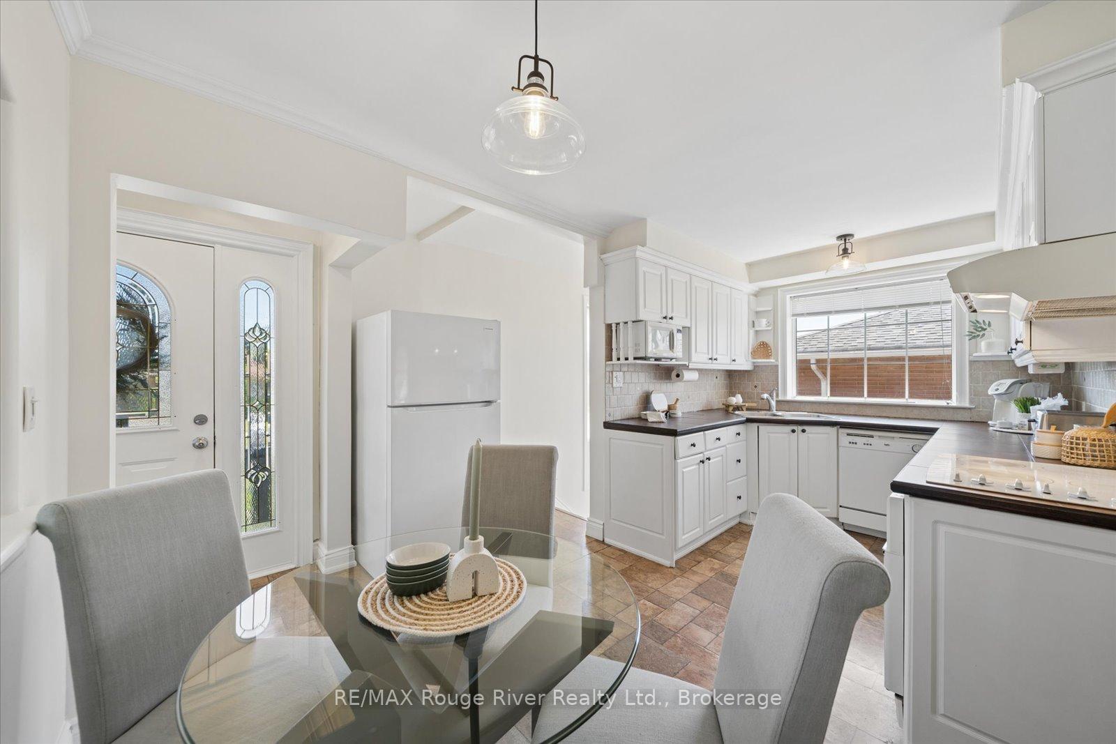 Photo 18 of 702 Gilbert Street W, Whitby, Downtown Whitby — HOMEH