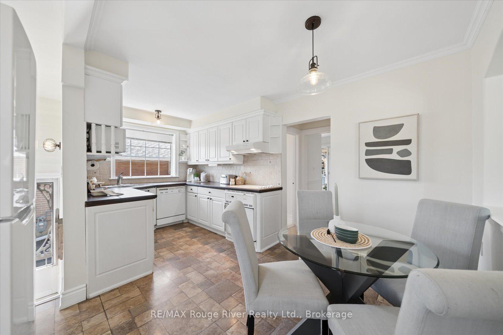Photo 19 of 702 Gilbert Street W, Whitby, Downtown Whitby — HOMEH