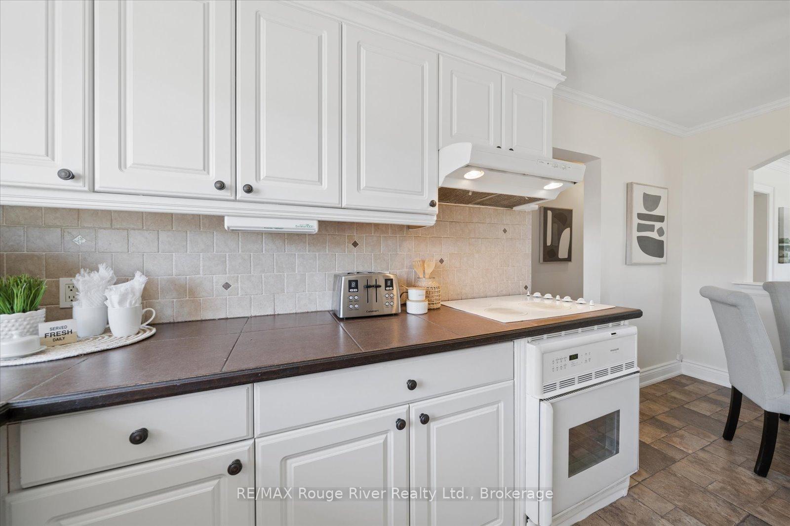 Photo 20 of 702 Gilbert Street W, Whitby, Downtown Whitby — HOMEH