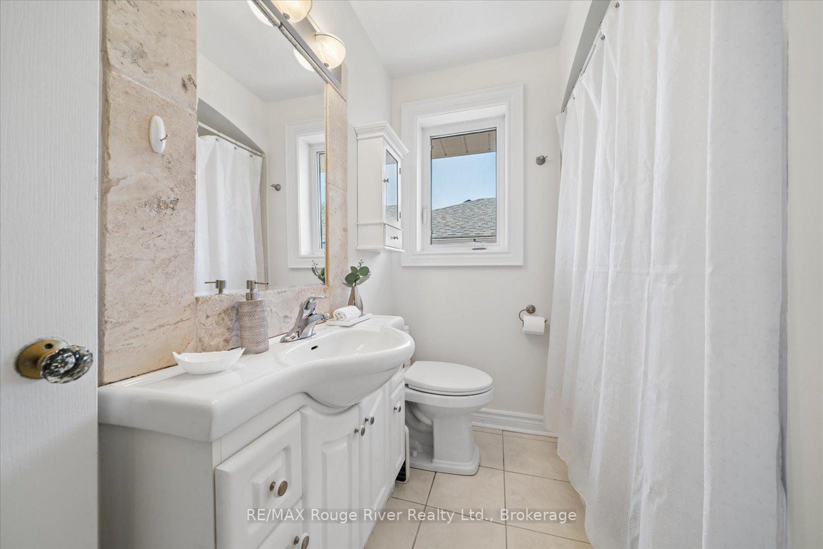 Photo 26 of 702 Gilbert Street W, Whitby, Downtown Whitby — HOMEH