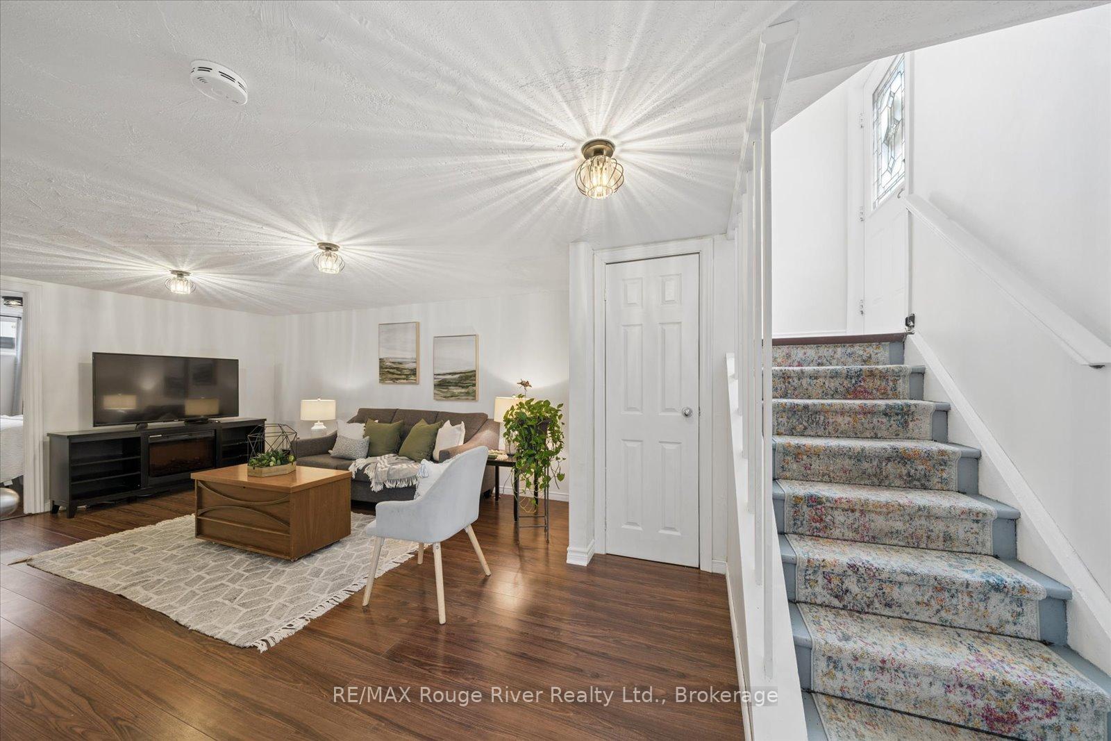 Photo 33 of 702 Gilbert Street W, Whitby, Downtown Whitby — HOMEH