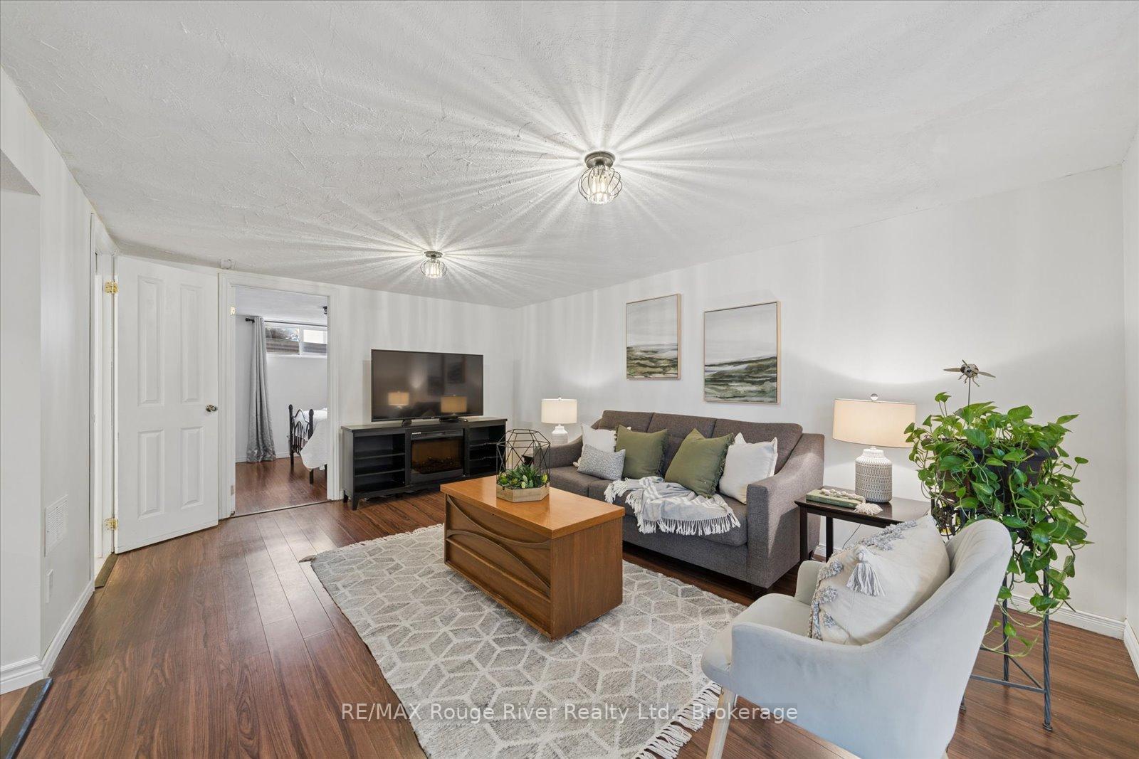 Photo 34 of 702 Gilbert Street W, Whitby, Downtown Whitby — HOMEH