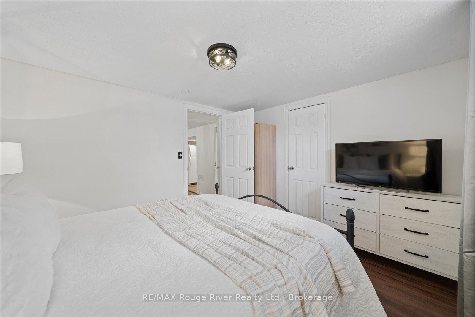 Photo 38 of 702 Gilbert Street W, Whitby, Downtown Whitby — HOMEH