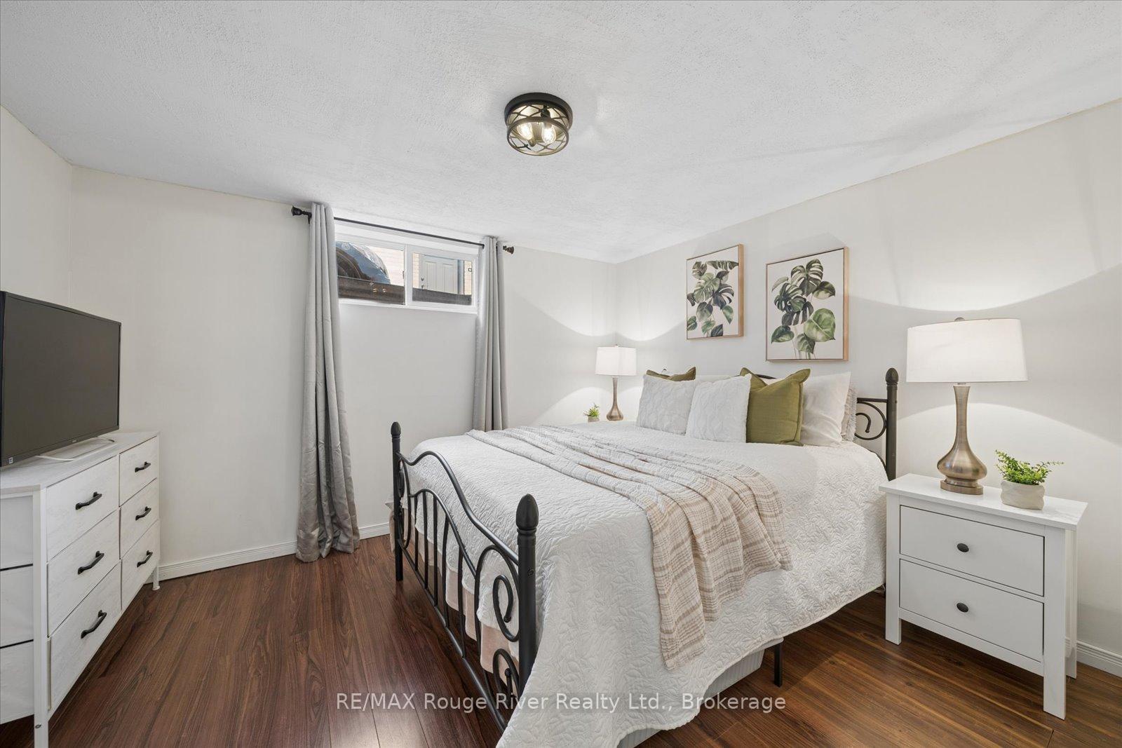 Photo 39 of 702 Gilbert Street W, Whitby, Downtown Whitby — HOMEH